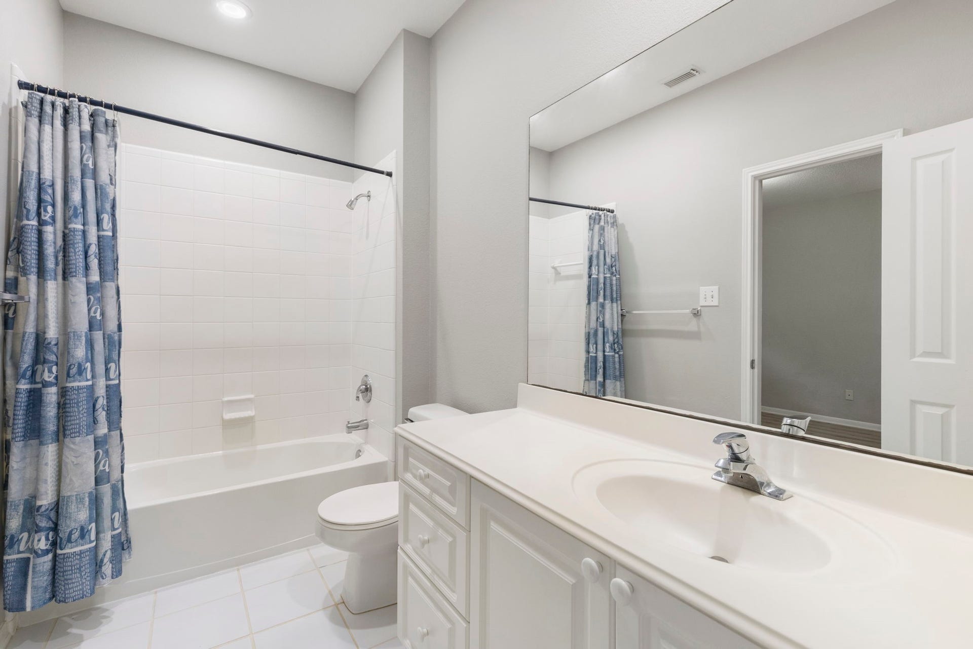 3 S Altwood Circle, The Woodlands, TX 77382 Finally the third Secondary Bedroom has an en suite bathroom...