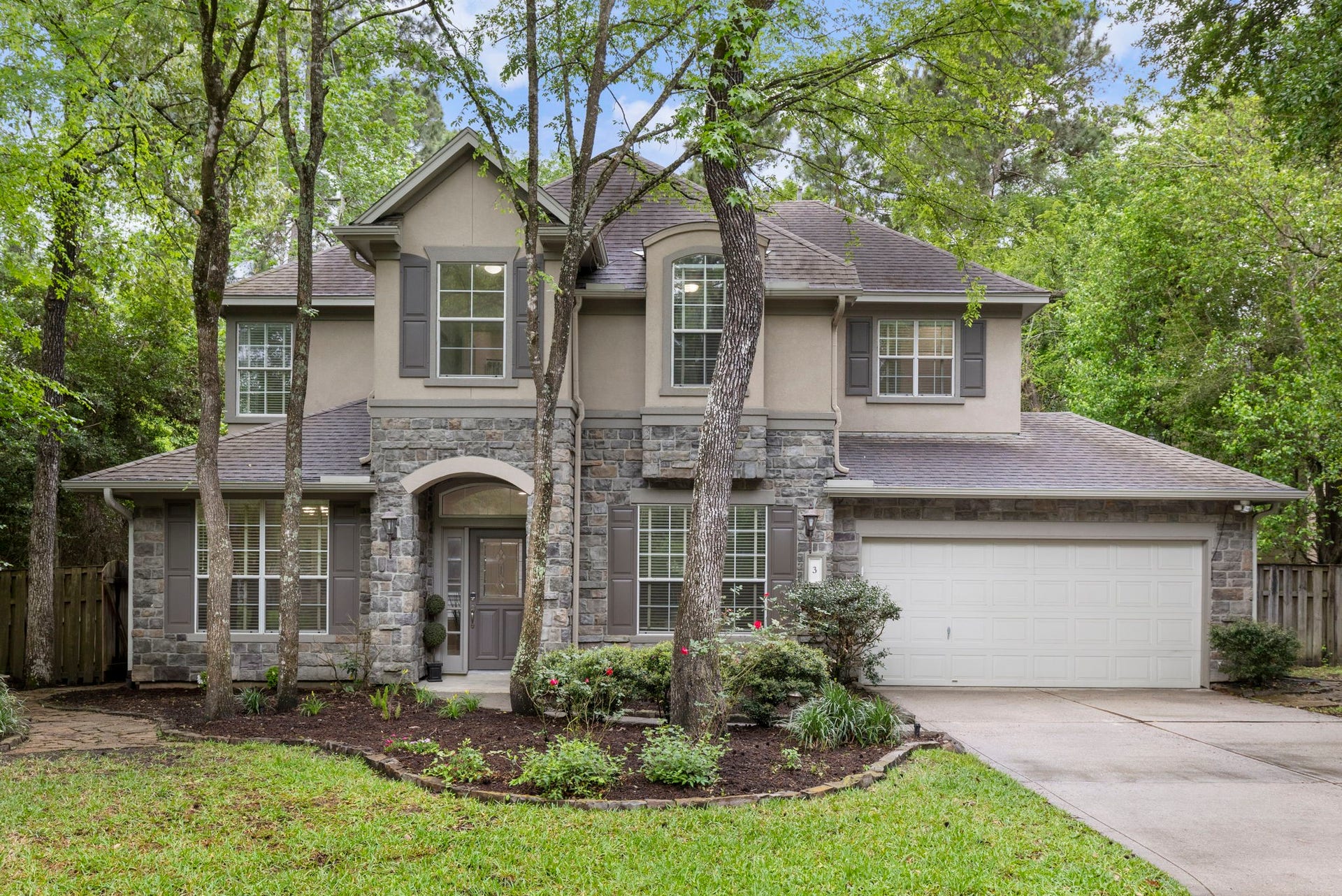 3 S Altwood Circle, The Woodlands, TX 77382 Welcome to this beautiful Life Forms home.
