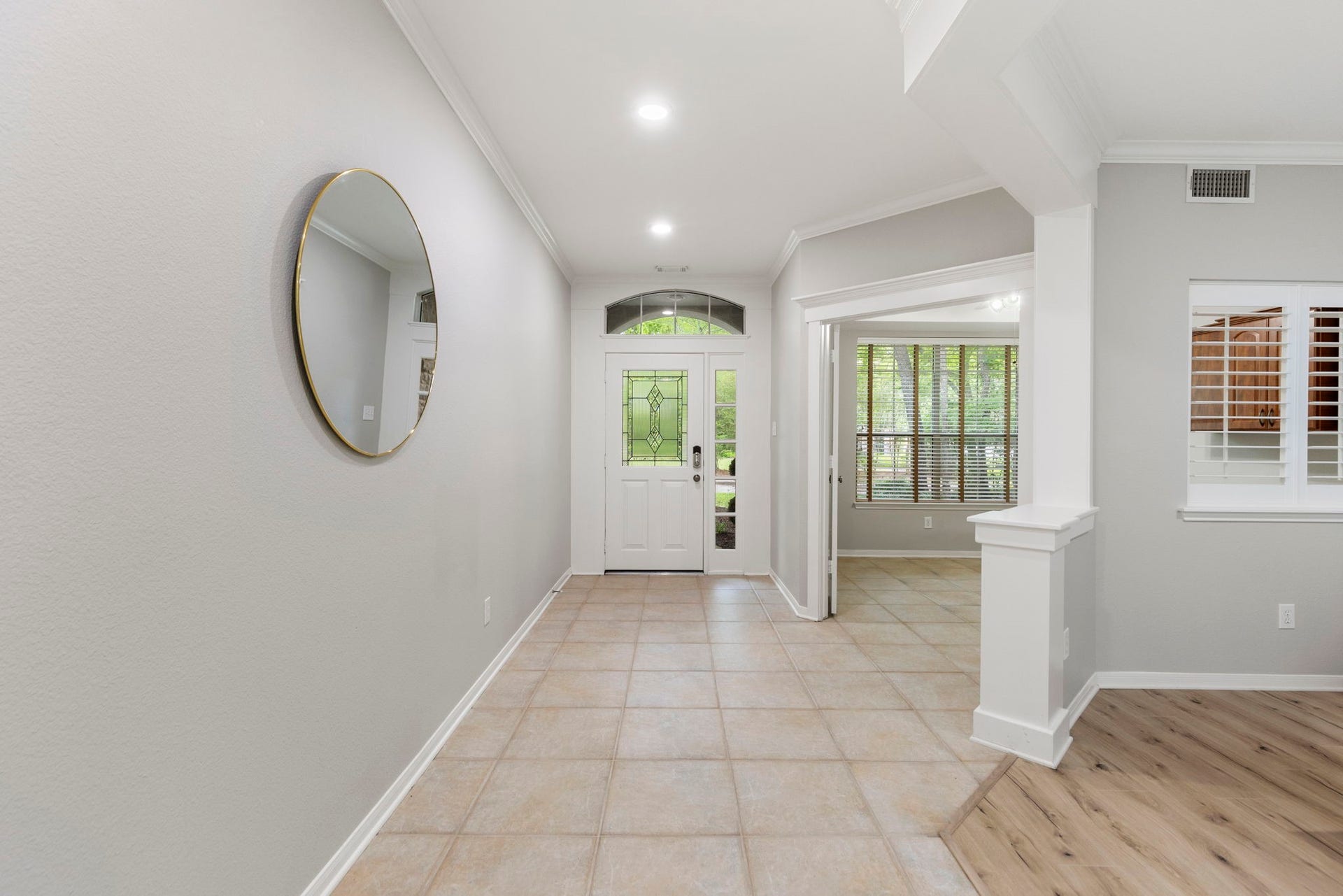 3 S Altwood Circle, The Woodlands, TX 77382 At the front of the home, you find a private study and formal sitting area.