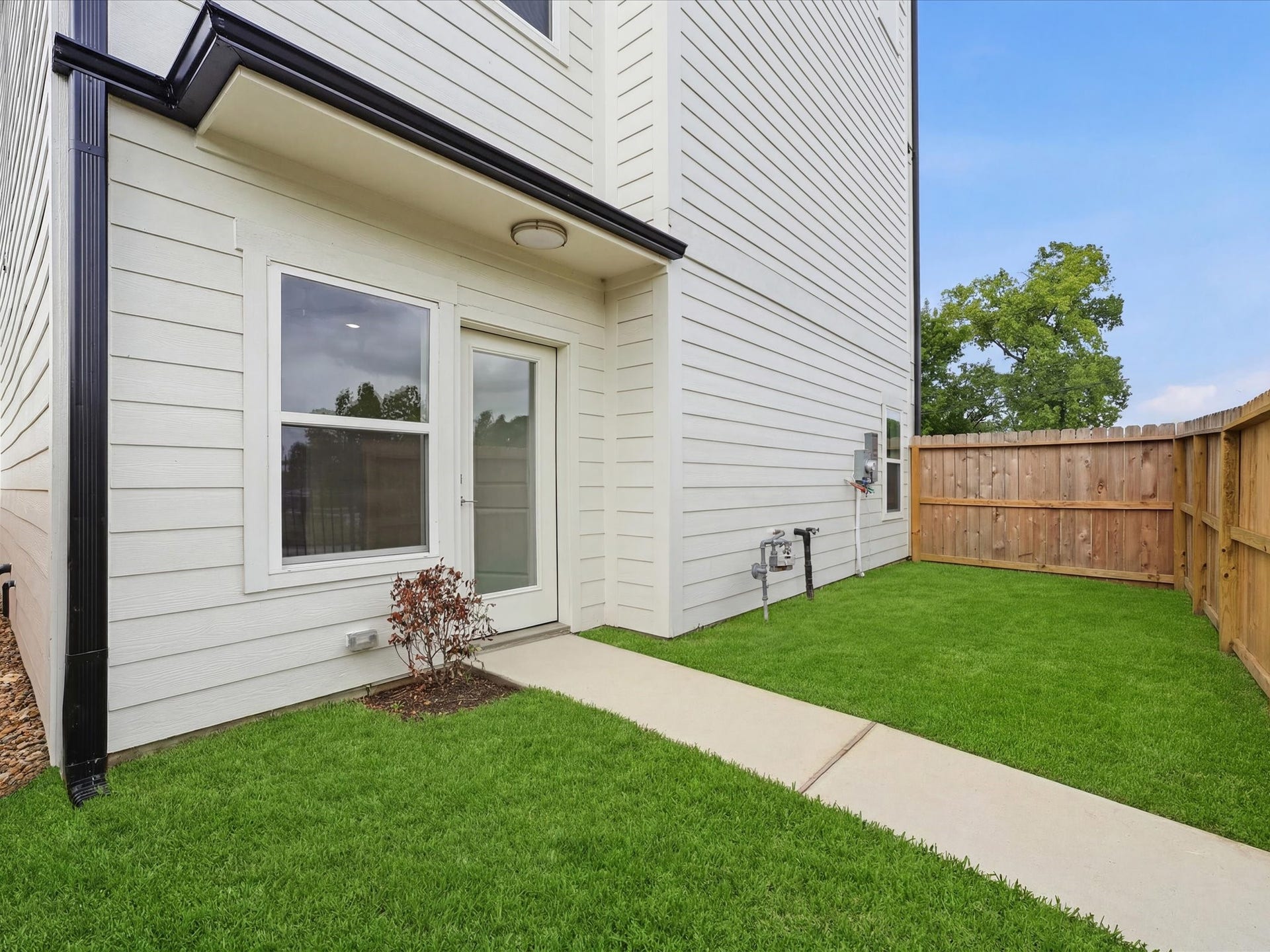7455 LaSalette St, Houston, TX 77021 7455 LaSalette St, Houston, TX 77021