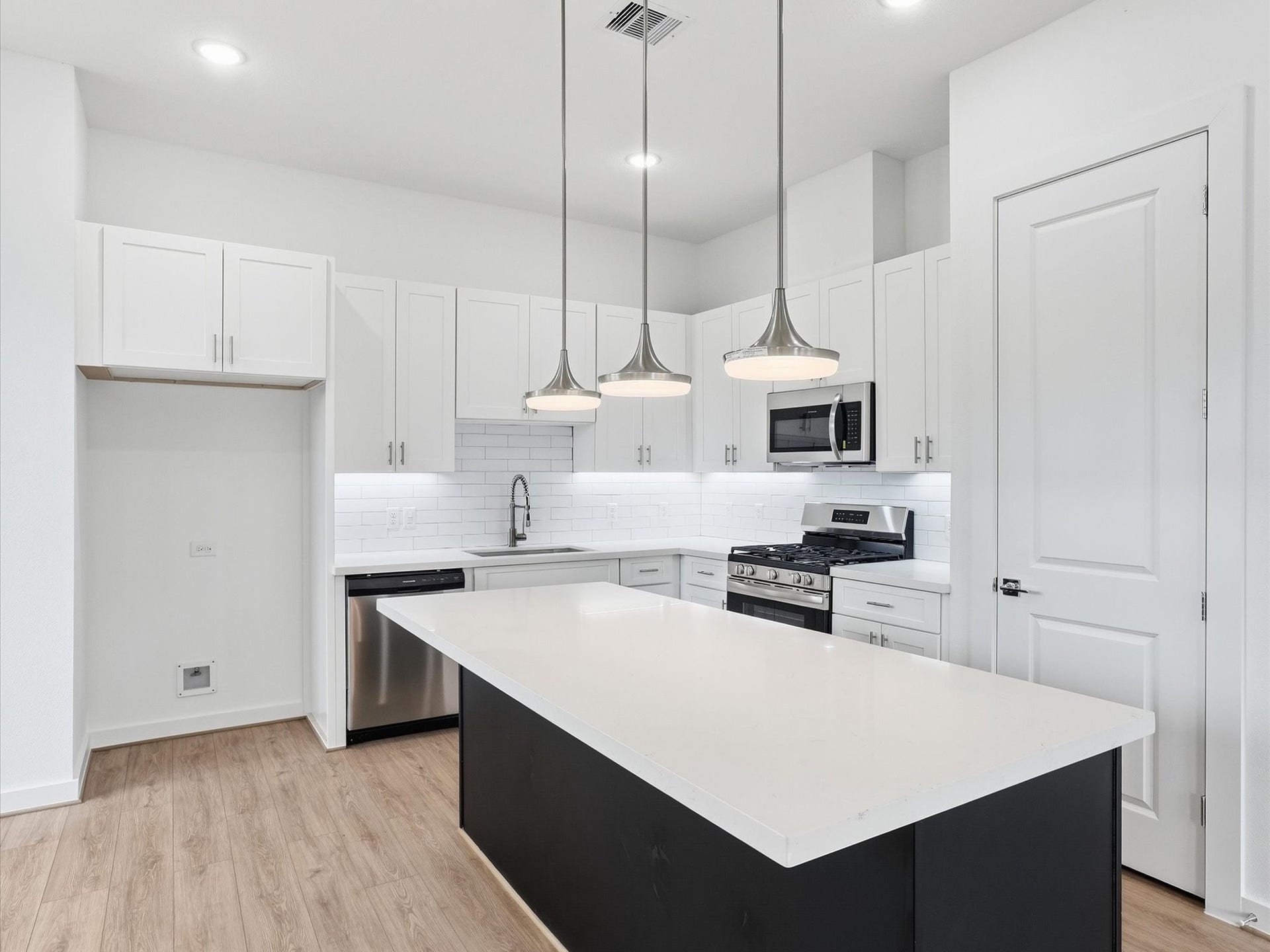 7455 LaSalette St, Houston, TX 77021 7455 LaSalette St, Houston, TX 77021