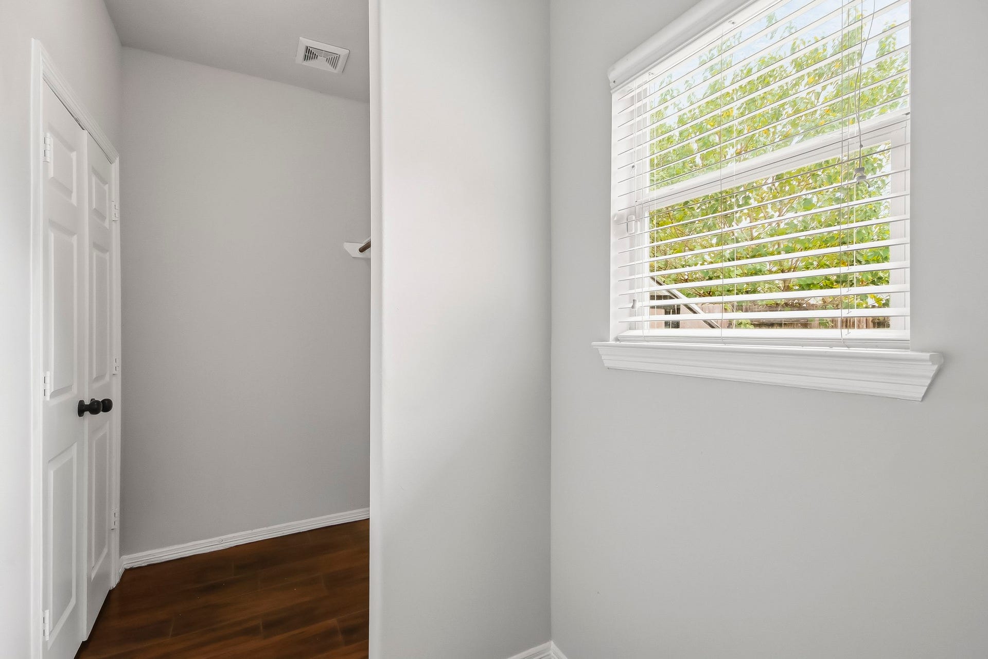 10023 Checkerberry Park Lane, Tomball, TX 77375 This functional utility room offers a dedicated nook for laundry and household chores, framed by a bright window that brings in refreshing natural light.