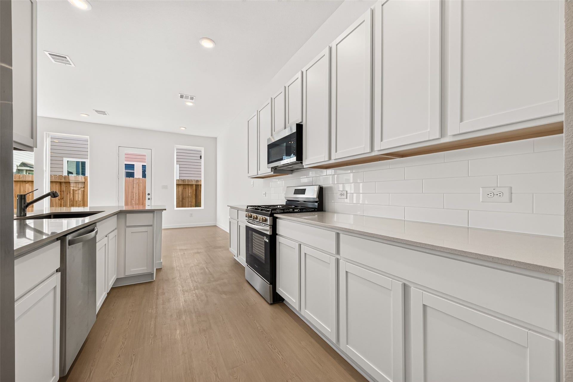 2212 Via Vicky Road, Houston, TX 77051 2212 Via Vicky Road, Houston, TX 77051