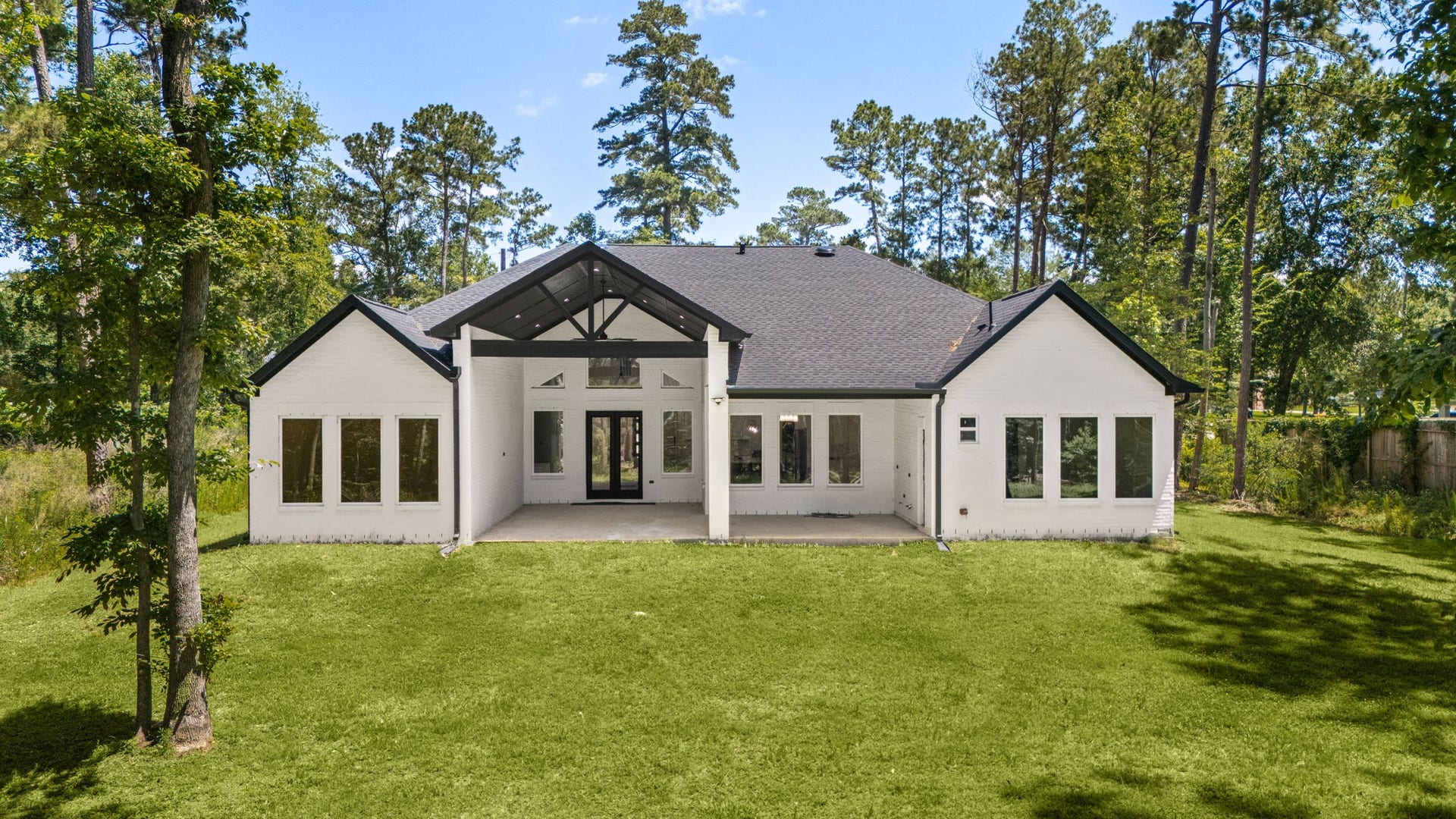 7321 Ponderosa Dr, Magnolia, TX 77354 backyard