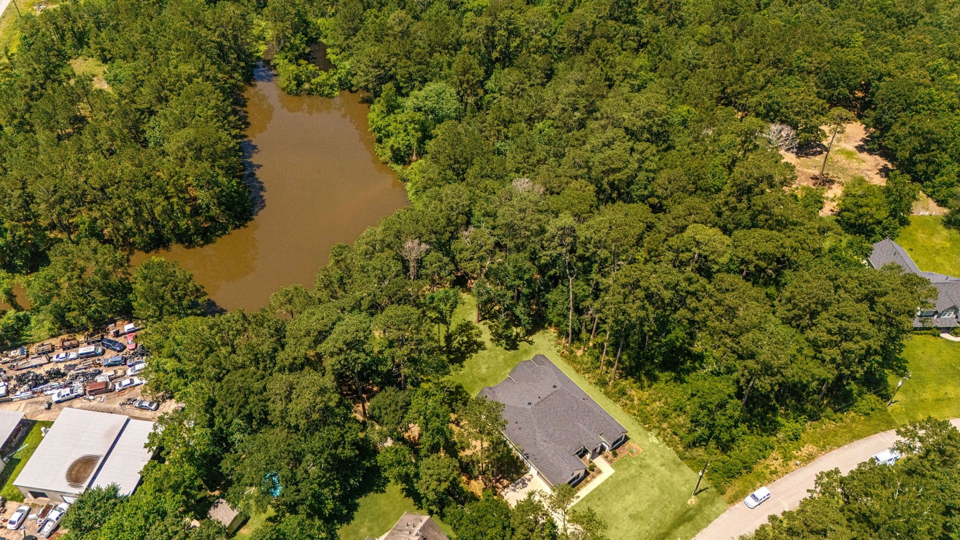 7321 Ponderosa Dr, Magnolia, TX 77354 House with water view.