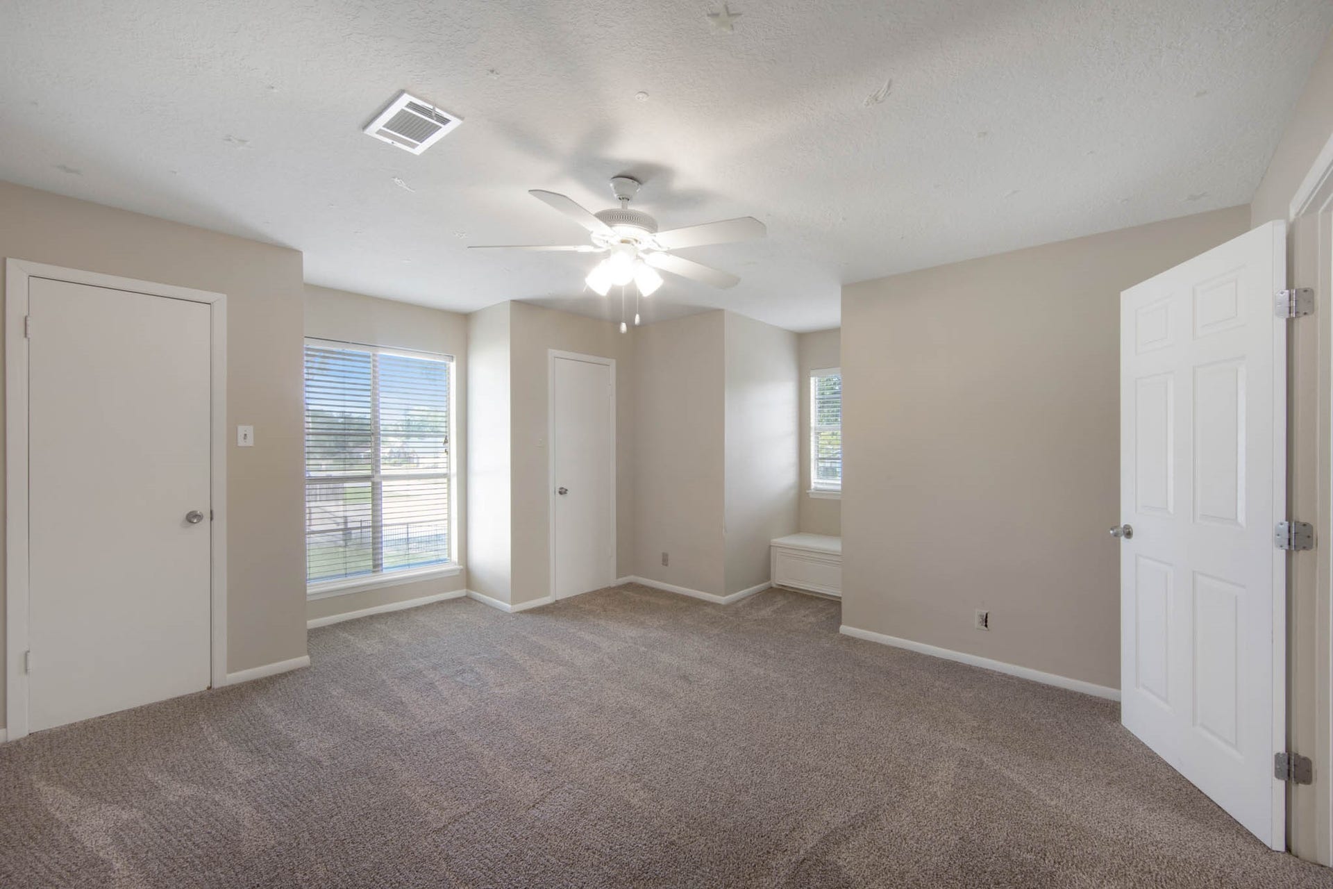 4th bedroom has dual closets