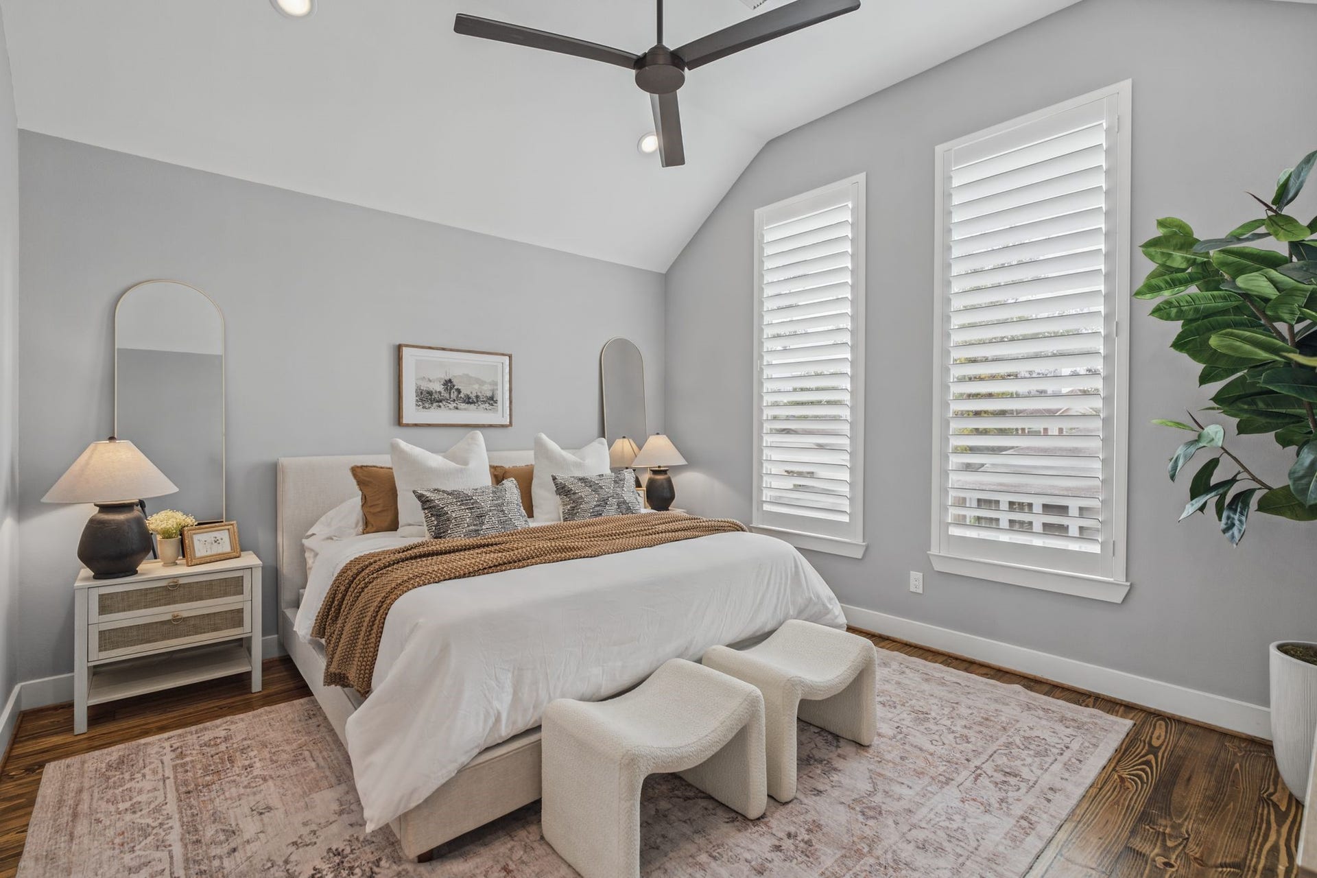 1517 Blair Street, Houston, TX 77008 The spacious primary suite offers a peaceful retreat with windows overlooking the backyard.