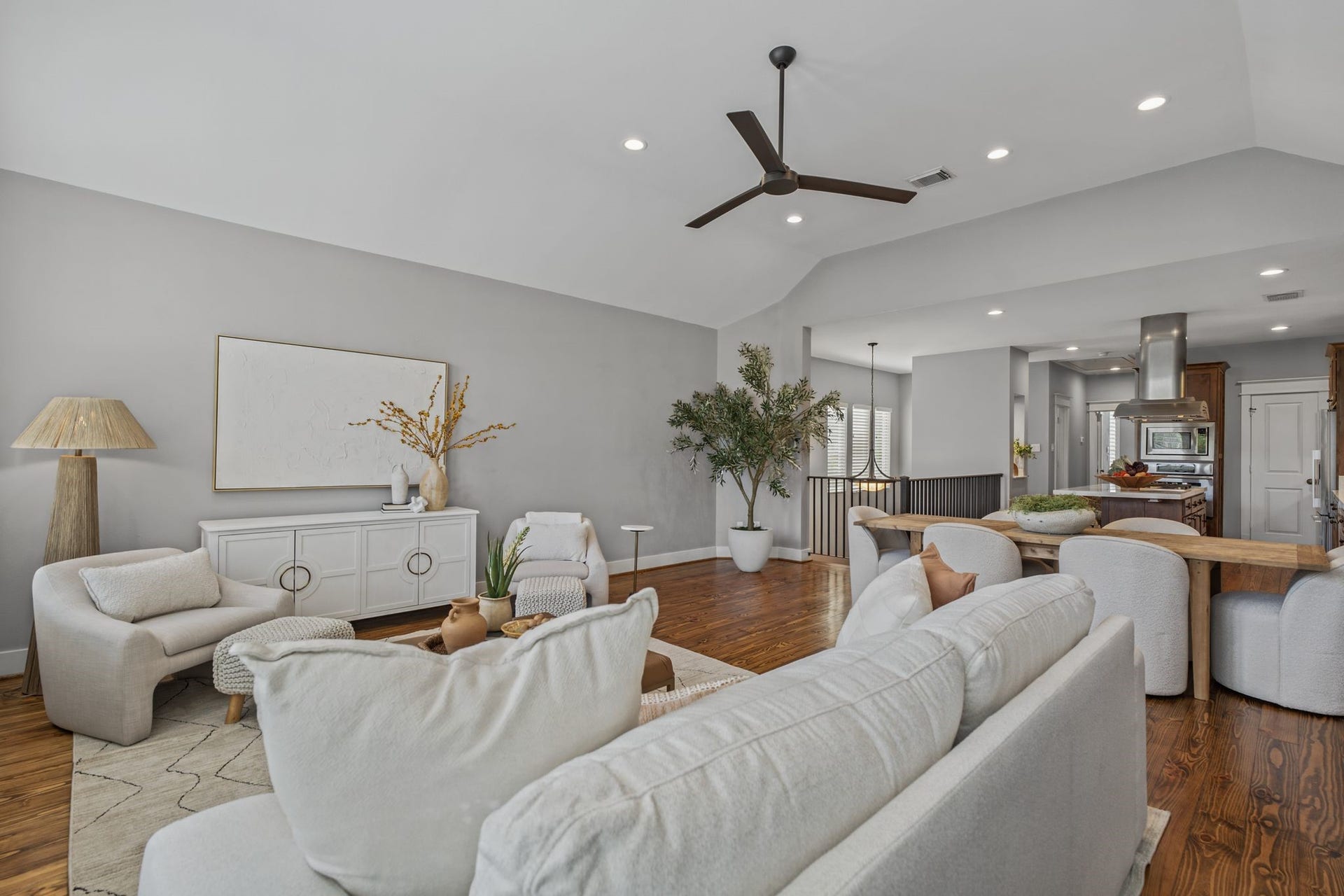 1517 Blair Street, Houston, TX 77008 Abundant natural light highlights the beautiful pine floors and spacious layout, ideal for everyday living and entertaining.