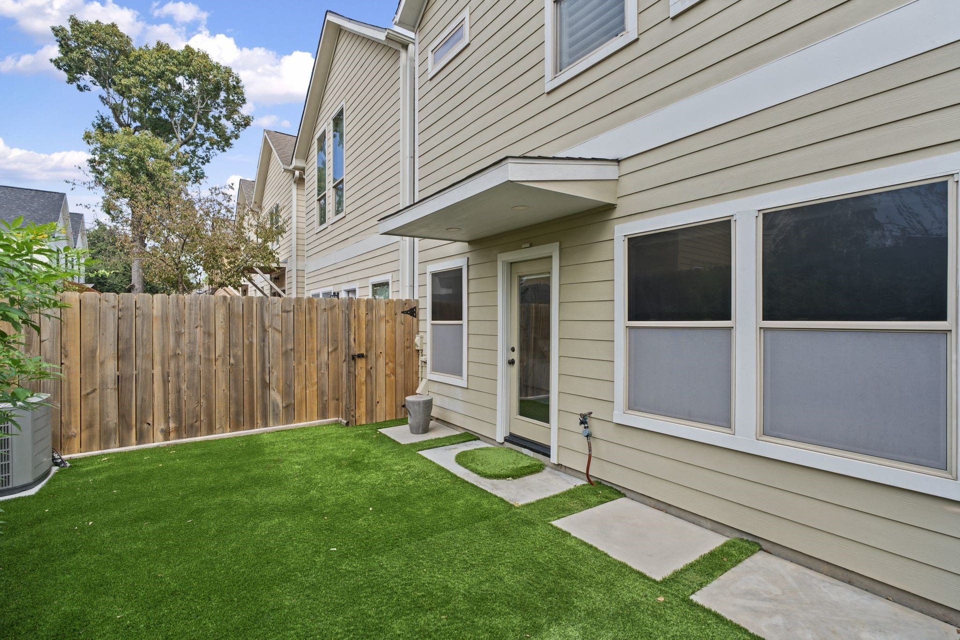 1517 Blair Street, Houston, TX 77008 There is virtually no maintenance this backyard.
