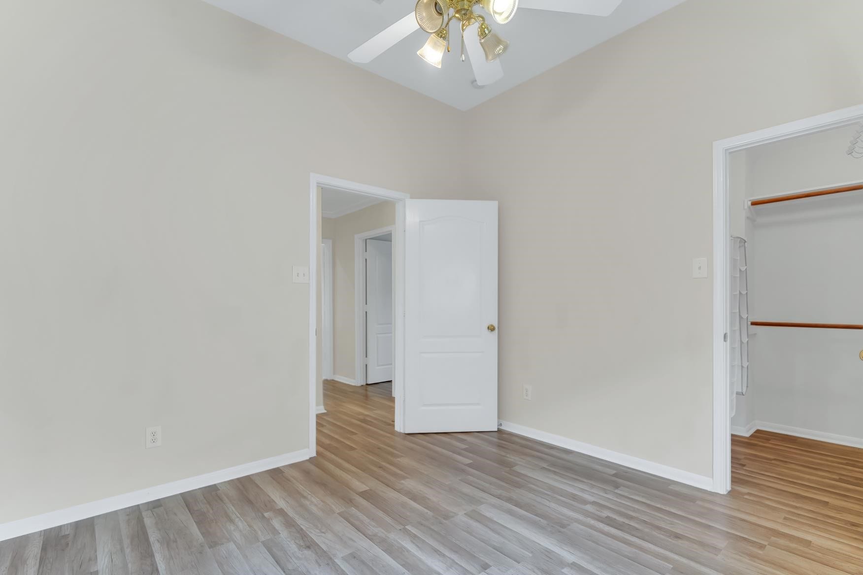 2nd bedroom, walking closet, ceiling fan