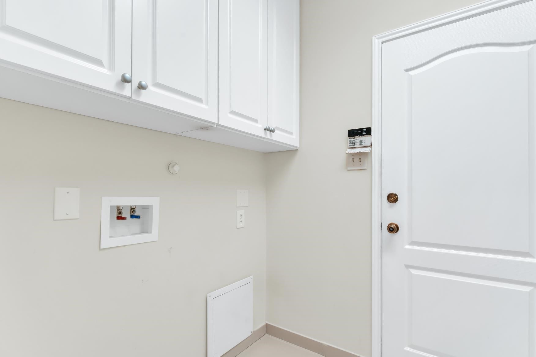 Laundry room, ample of cabinates off kitchen