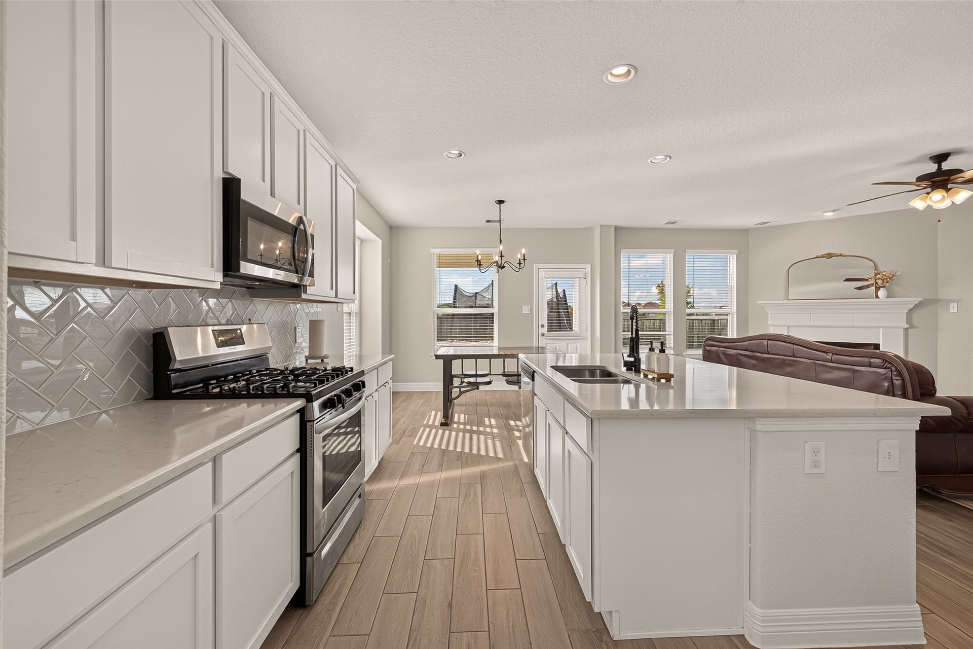 3603 Gentle Meadow Drive, Richmond, TX 77406 This kitchen is cooking with GAS!!
