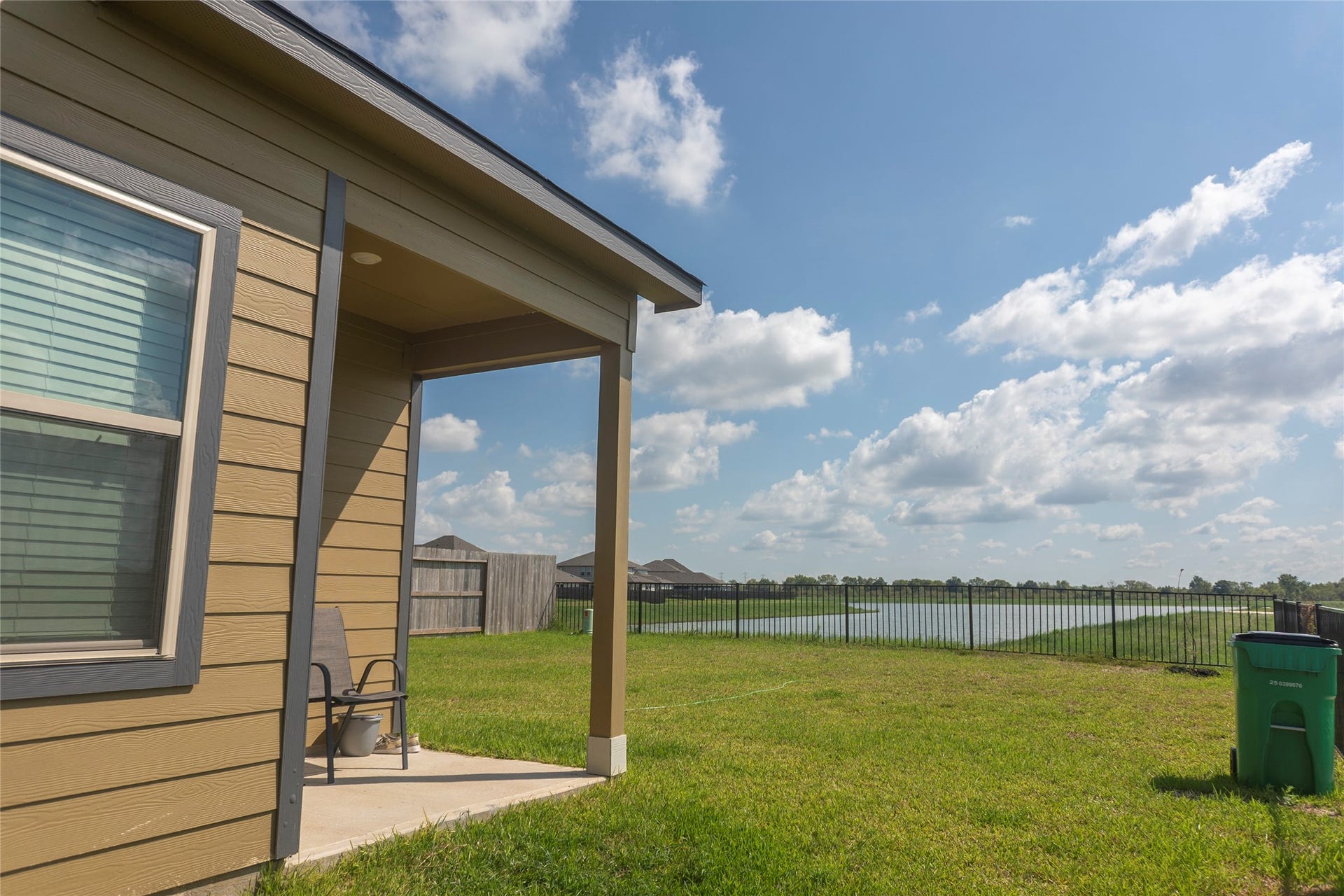 6655 Escondido Drive, Rosharon, TX 77583 Porch and rear view