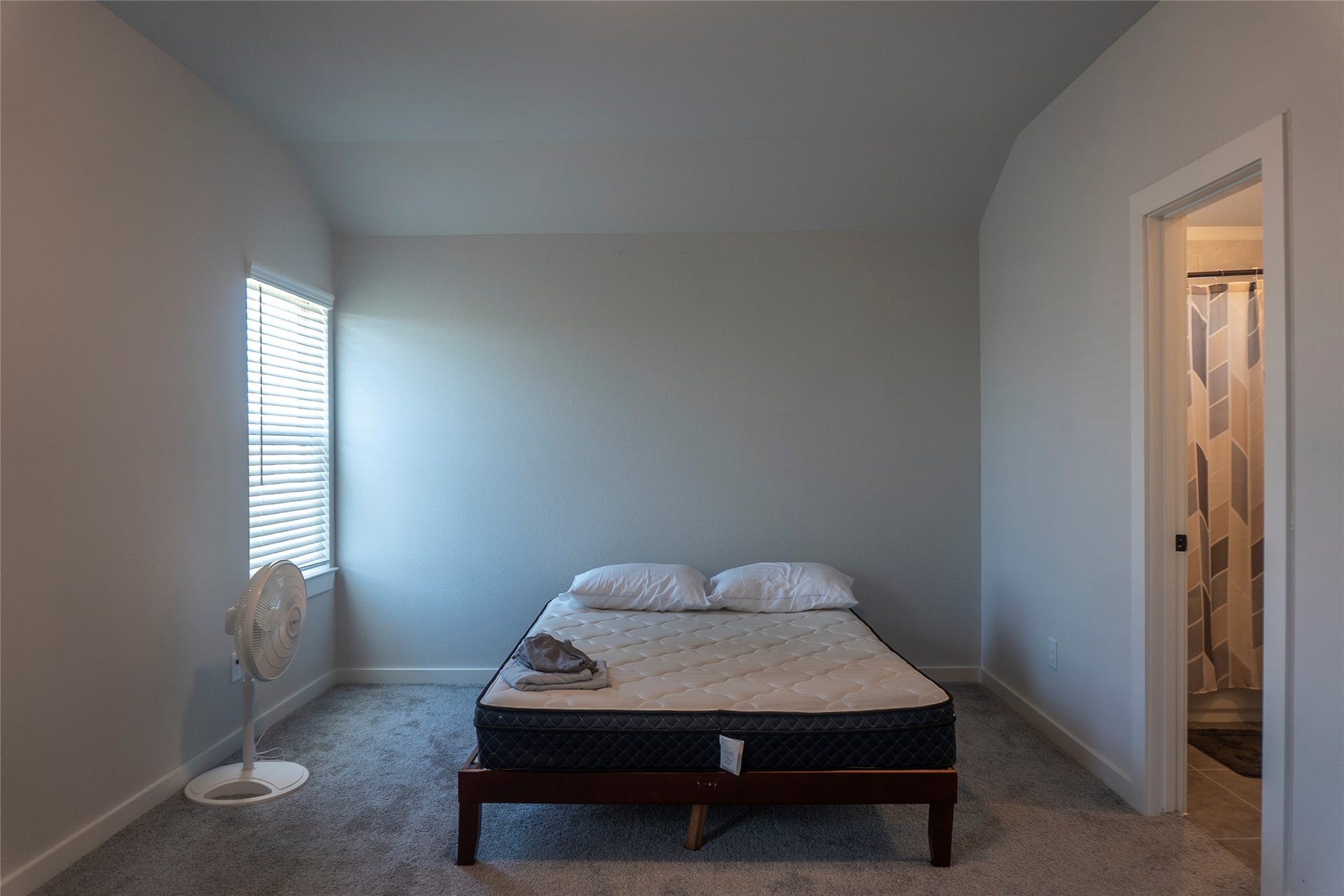 6655 Escondido Drive, Rosharon, TX 77583 Upstairs secondary bedroom