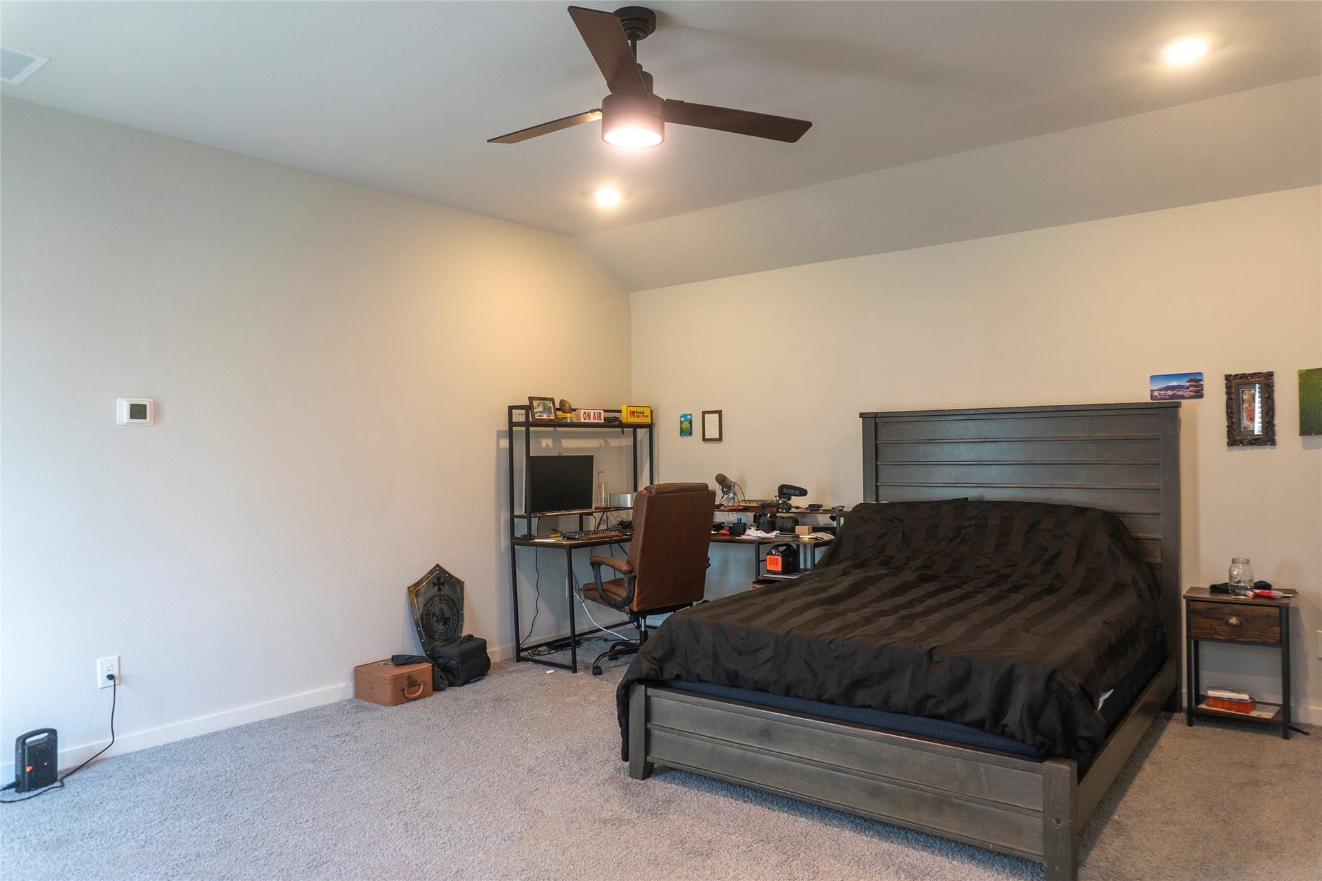 6655 Escondido Drive, Rosharon, TX 77583 Upstairs primary bedroom