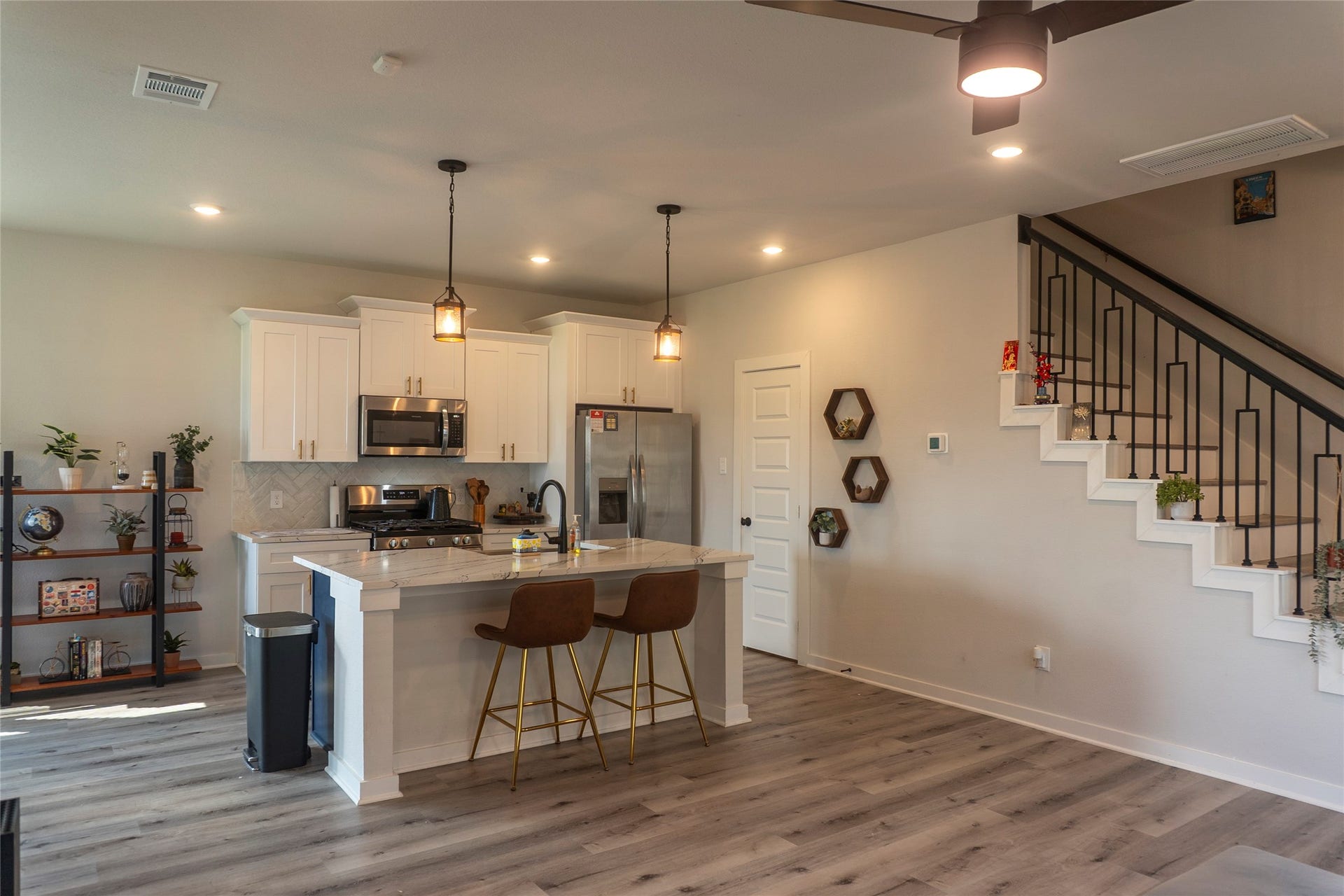 6655 Escondido Drive, Rosharon, TX 77583 View of kitchen from living room