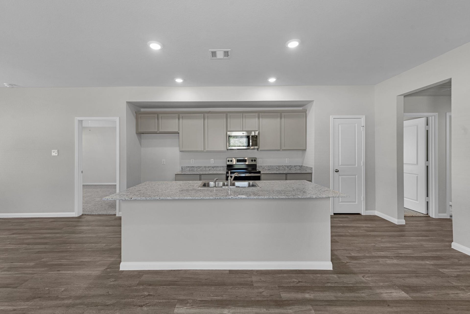 26439 Lakeshore Drive, Hempstead, TX 77445 Additional view of the kitchen showing access to the pantry.