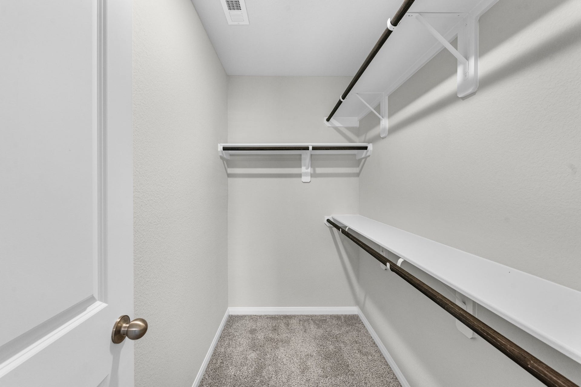 26439 Lakeshore Drive, Hempstead, TX 77445 Plenty of storage in the primary's walk in closet!
