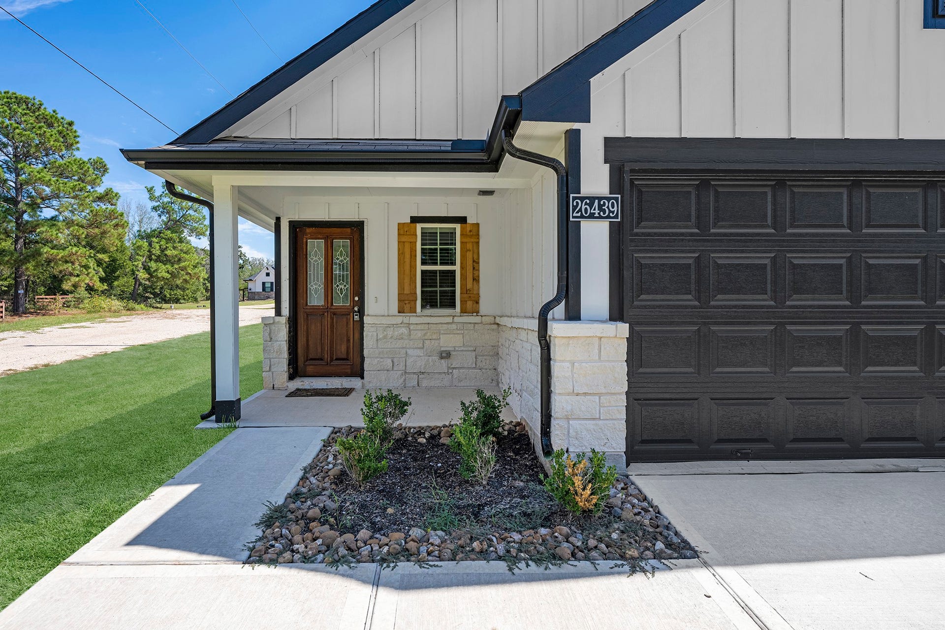 26439 Lakeshore Drive, Hempstead, TX 77445 An inviting front porch with stone facade and wood accents greets you upon entering!