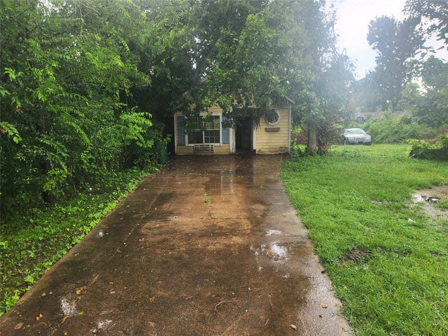 Property photo for 10517 Wicklowe Street, Houston, TX
