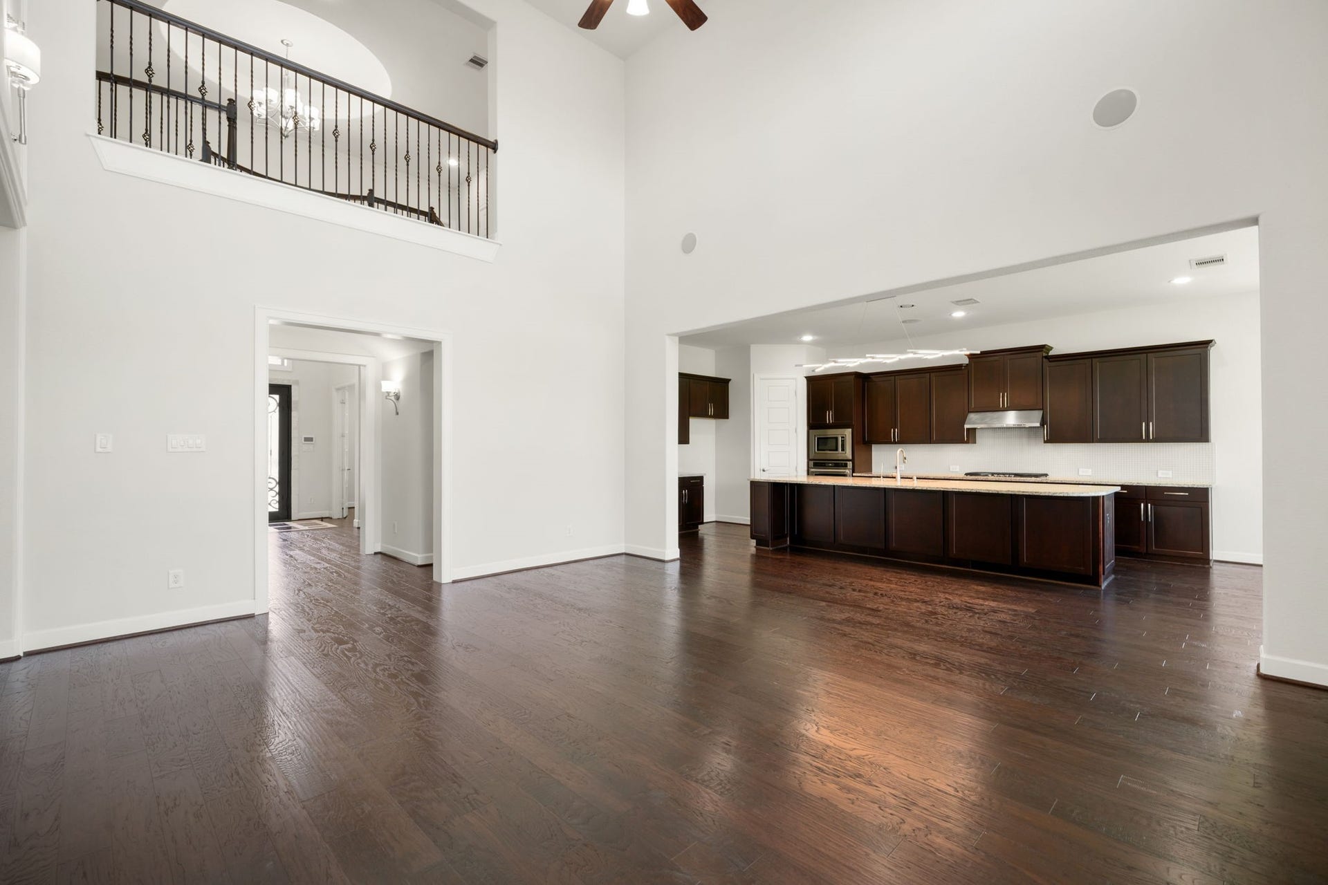 3622 Sage Hollow Drive, Spring, TX 77386 Designed for seamless high-end entertaining, the family room flows directly into the gourmet kitchen, maintaining open sightlines beneath the second-story overlook.