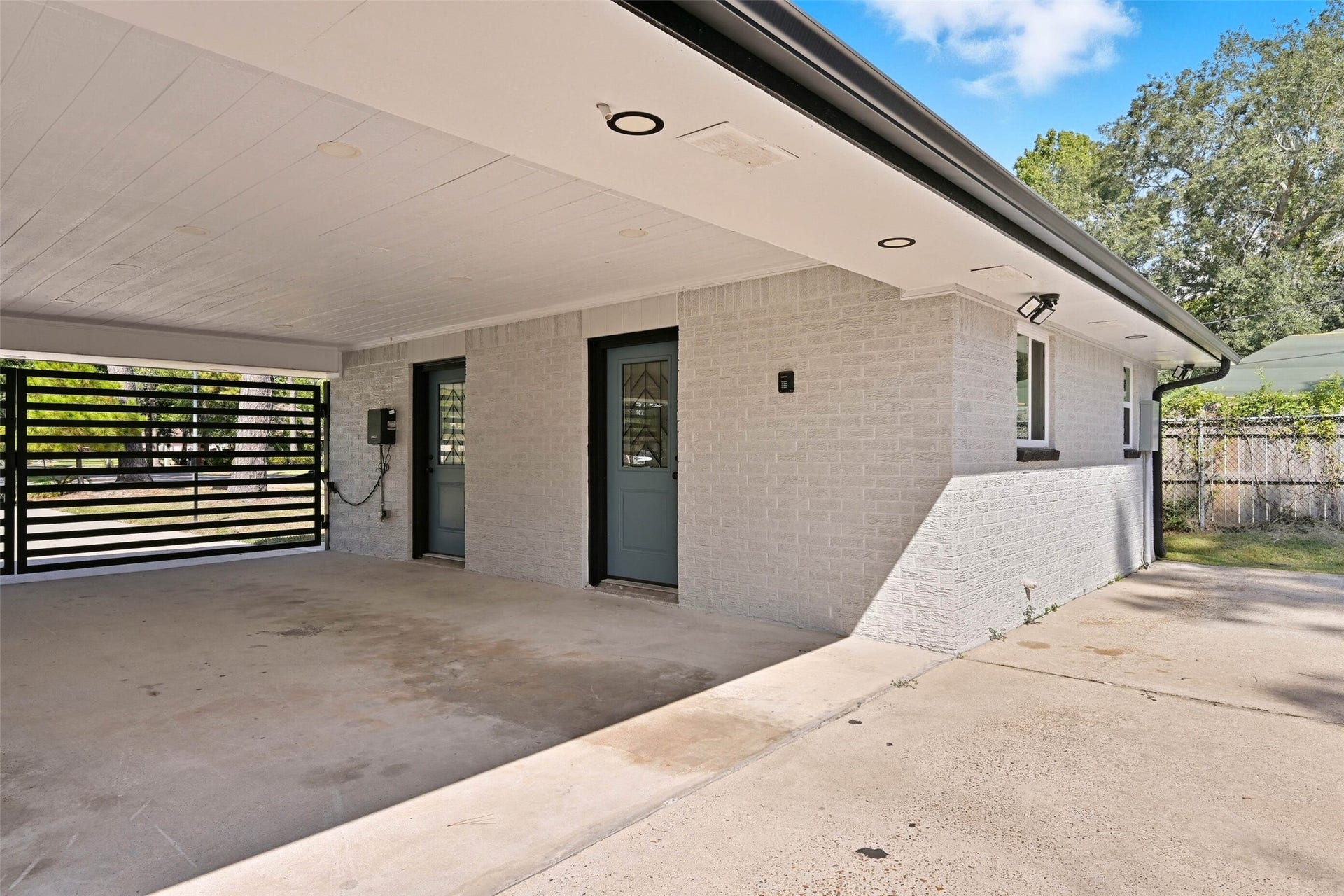 10930 White Thorn Street, #B, Houston, TX 77016 This property has an entrance with gated access for extra privacy. Both doors lead to the same unit, one main door, and one leading to the bedroom.