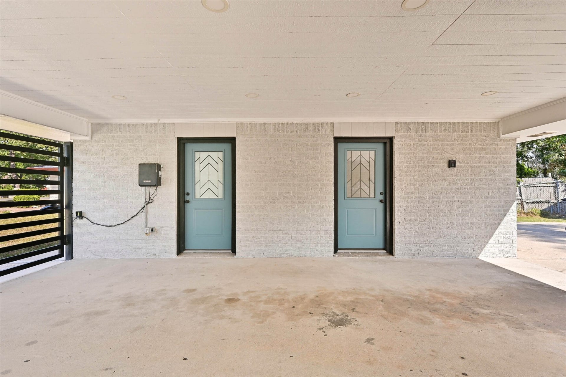 10930 White Thorn Street, #B, Houston, TX 77016 Plenty of space for covered parking.