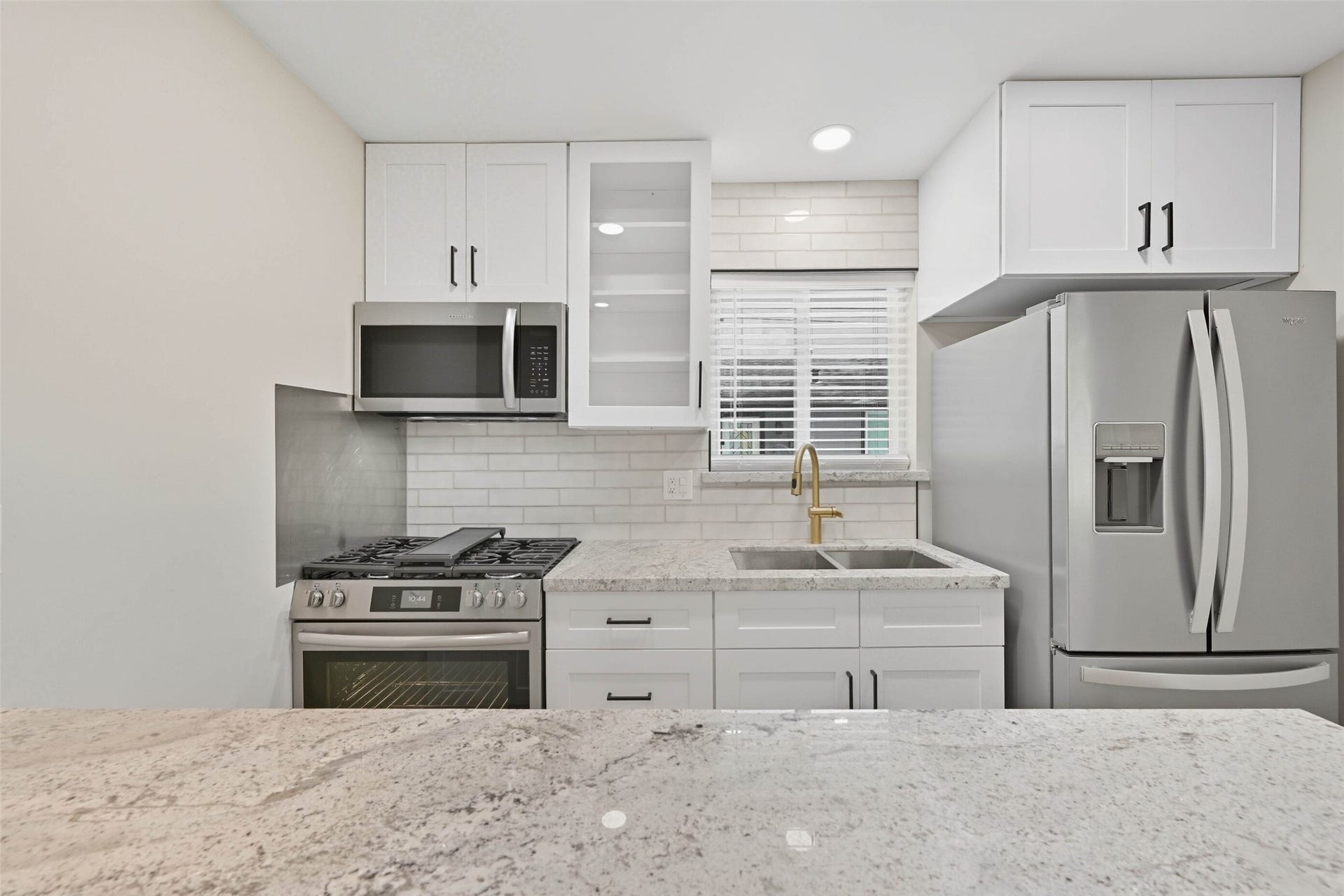 10930 White Thorn Street, #B, Houston, TX 77016 Imagine cooking all your favorite meals in this gourmet kitchen.