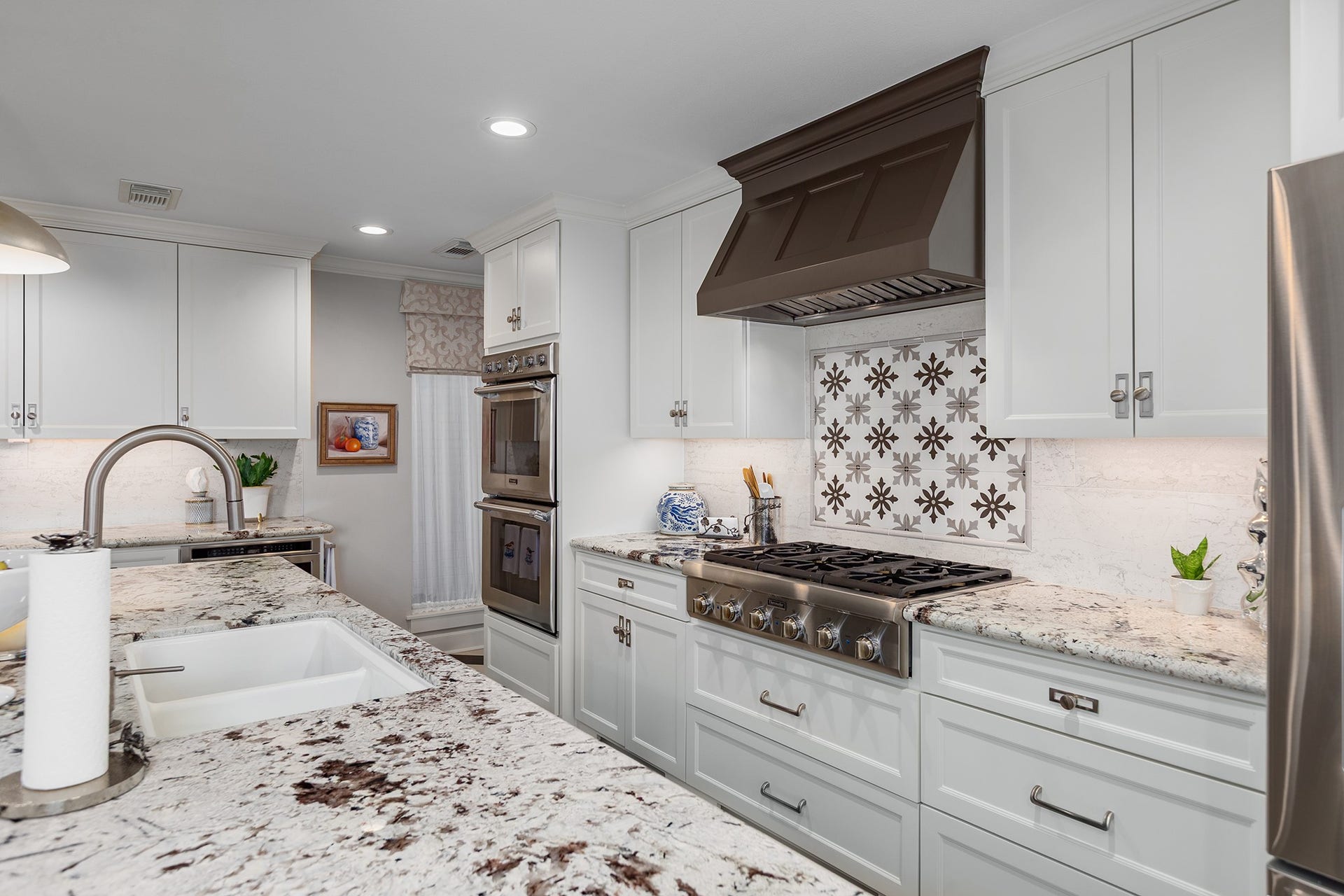 906 Eva Drive, Katy, TX 77493 Custom backsplash, thermador range and double oven