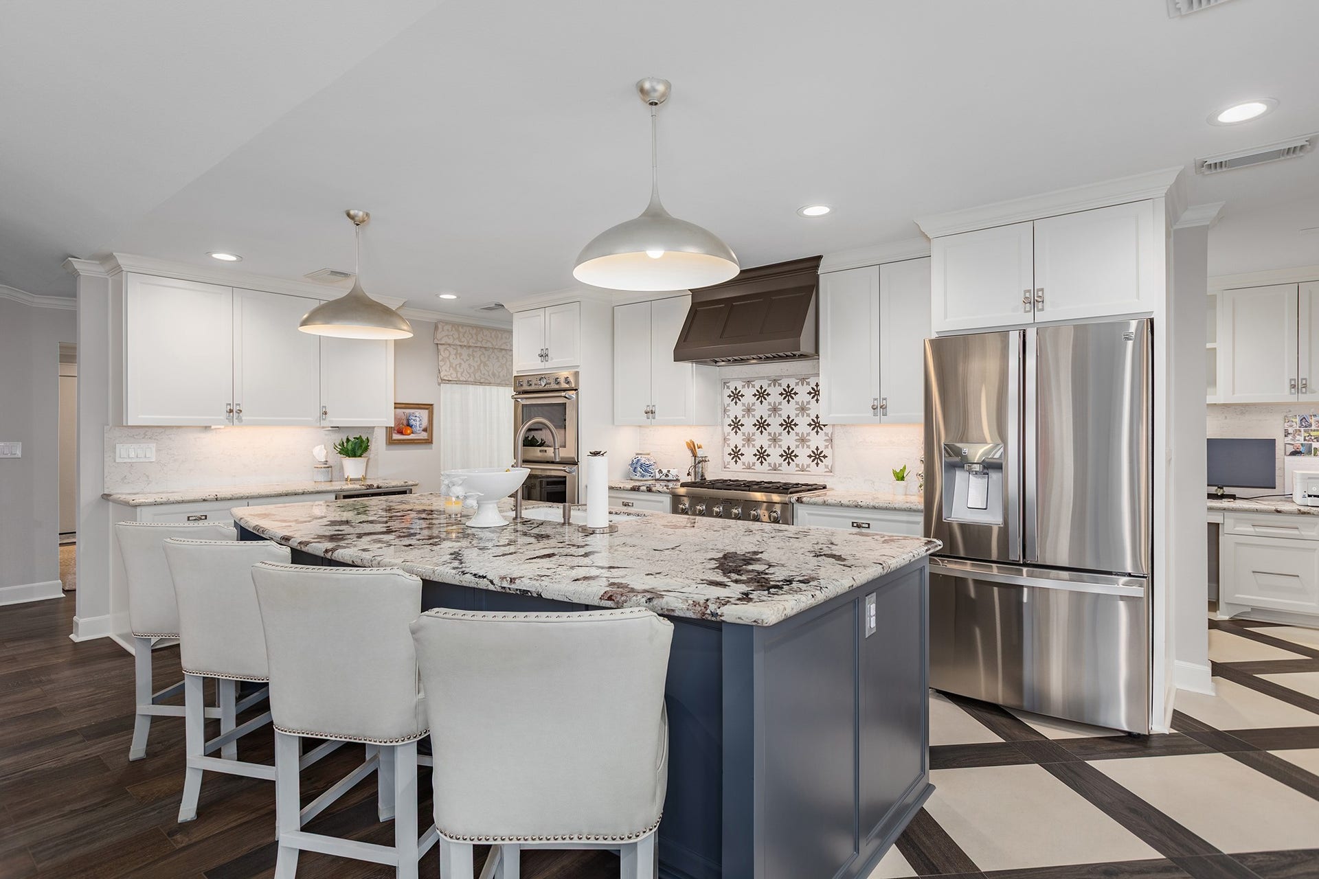 906 Eva Drive, Katy, TX 77493 Large island overlooks family area