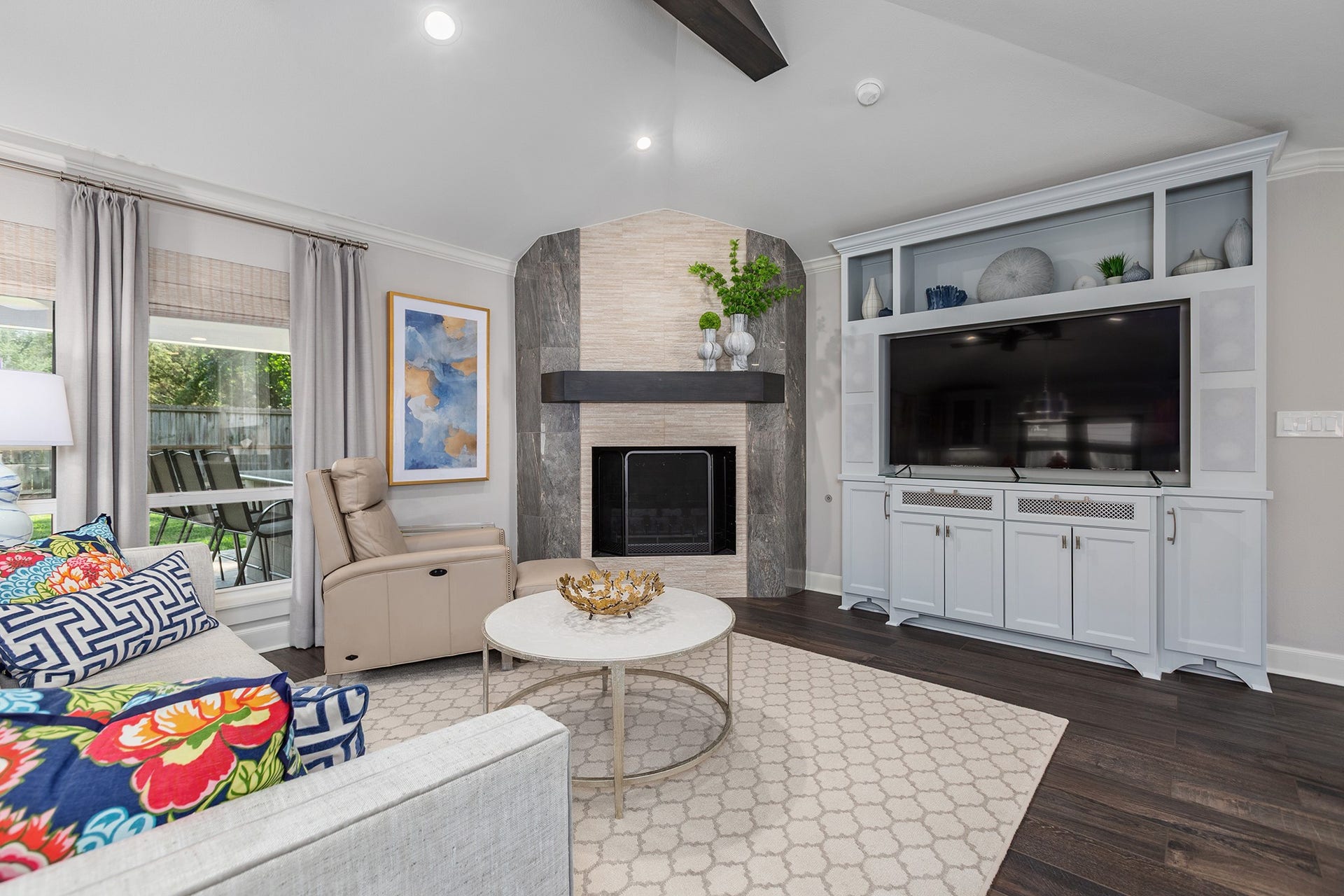 906 Eva Drive, Katy, TX 77493 One of many built-ins throughout this well thought out home.