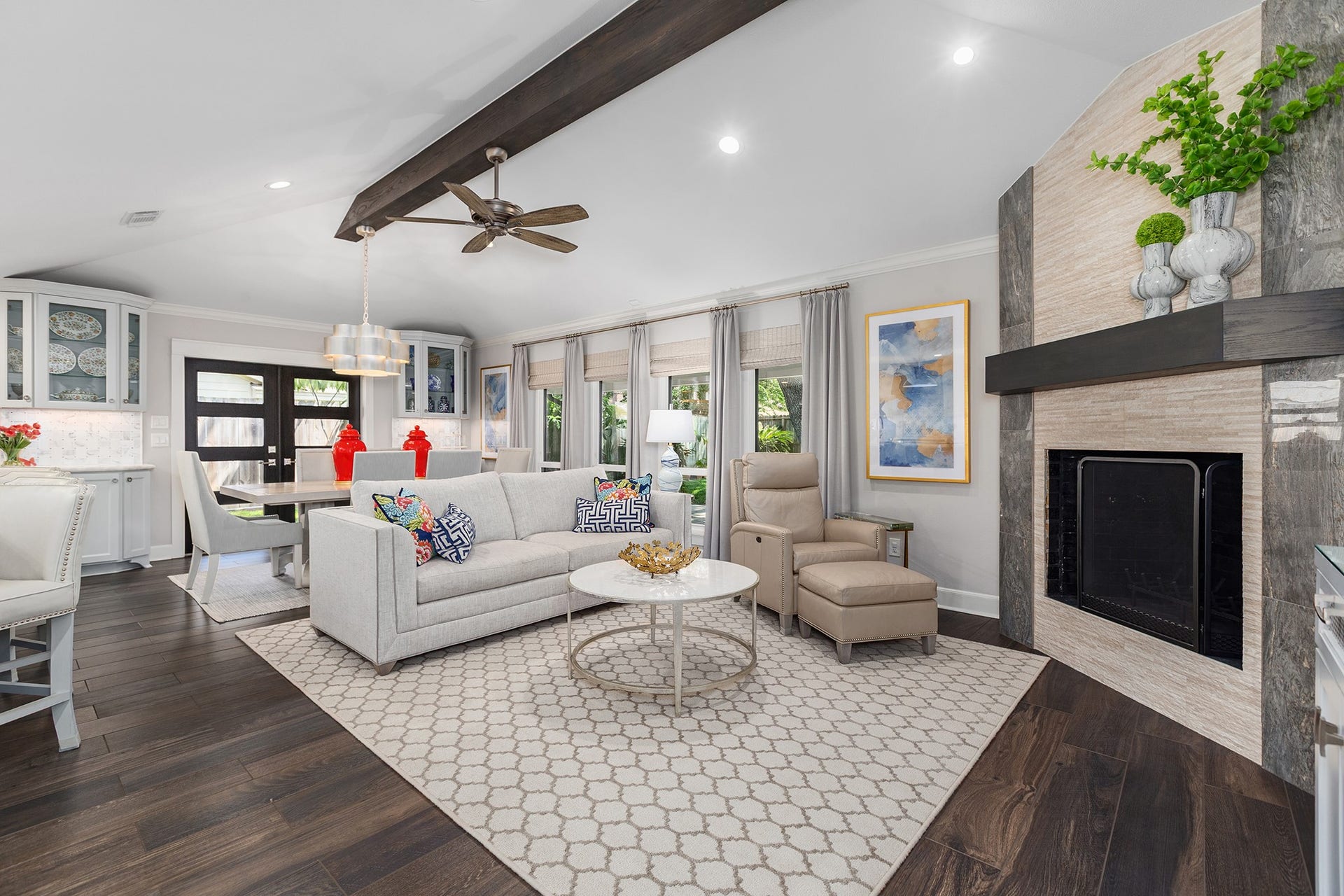 906 Eva Drive, Katy, TX 77493 Bright and open living/dining area
