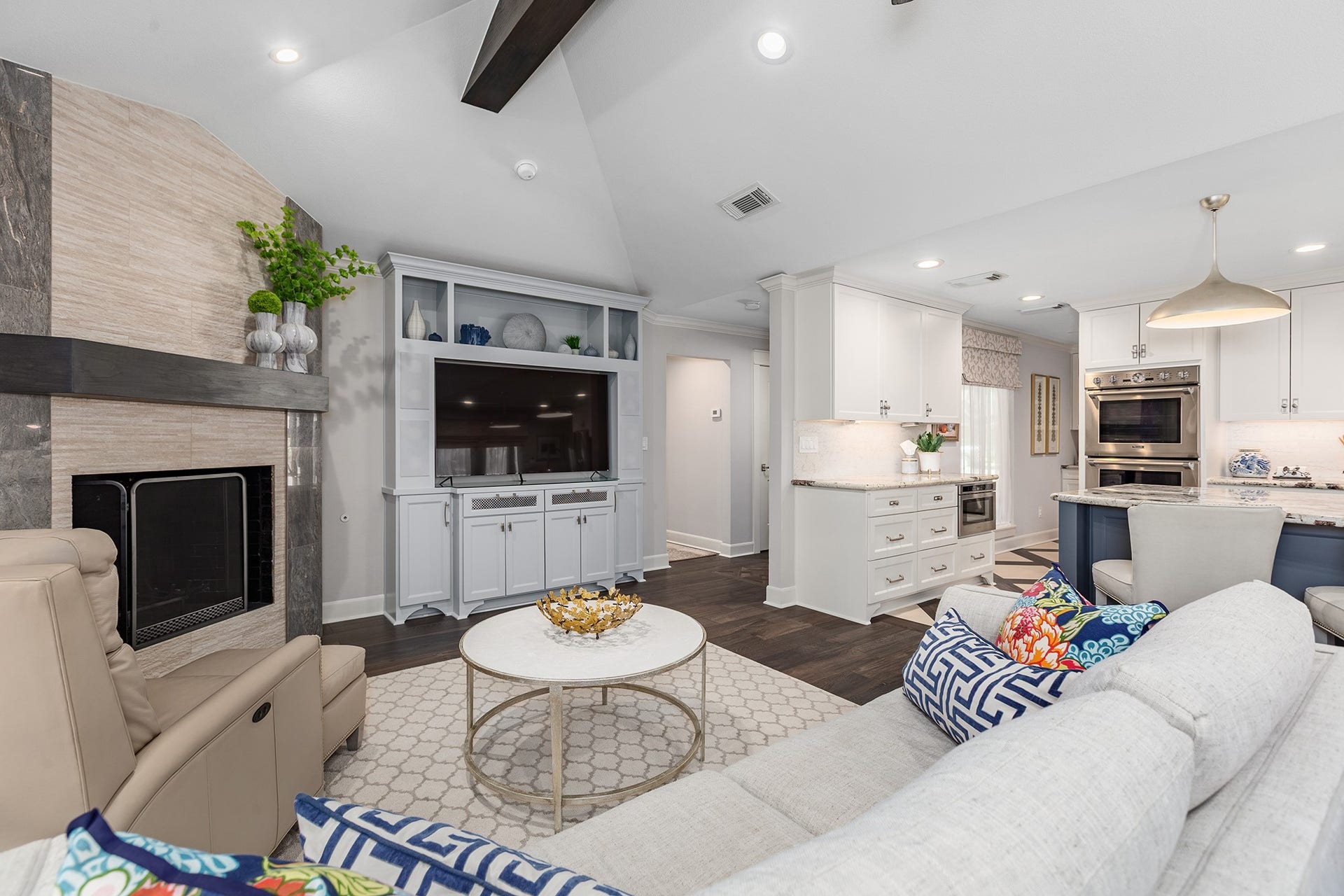 906 Eva Drive, Katy, TX 77493 Gaslog fireplace, high ceilings, neutral color scheme