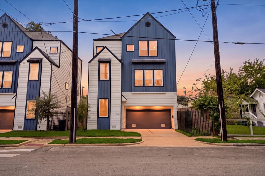 Property photo for 724 E 33rd Street, Houston, TX