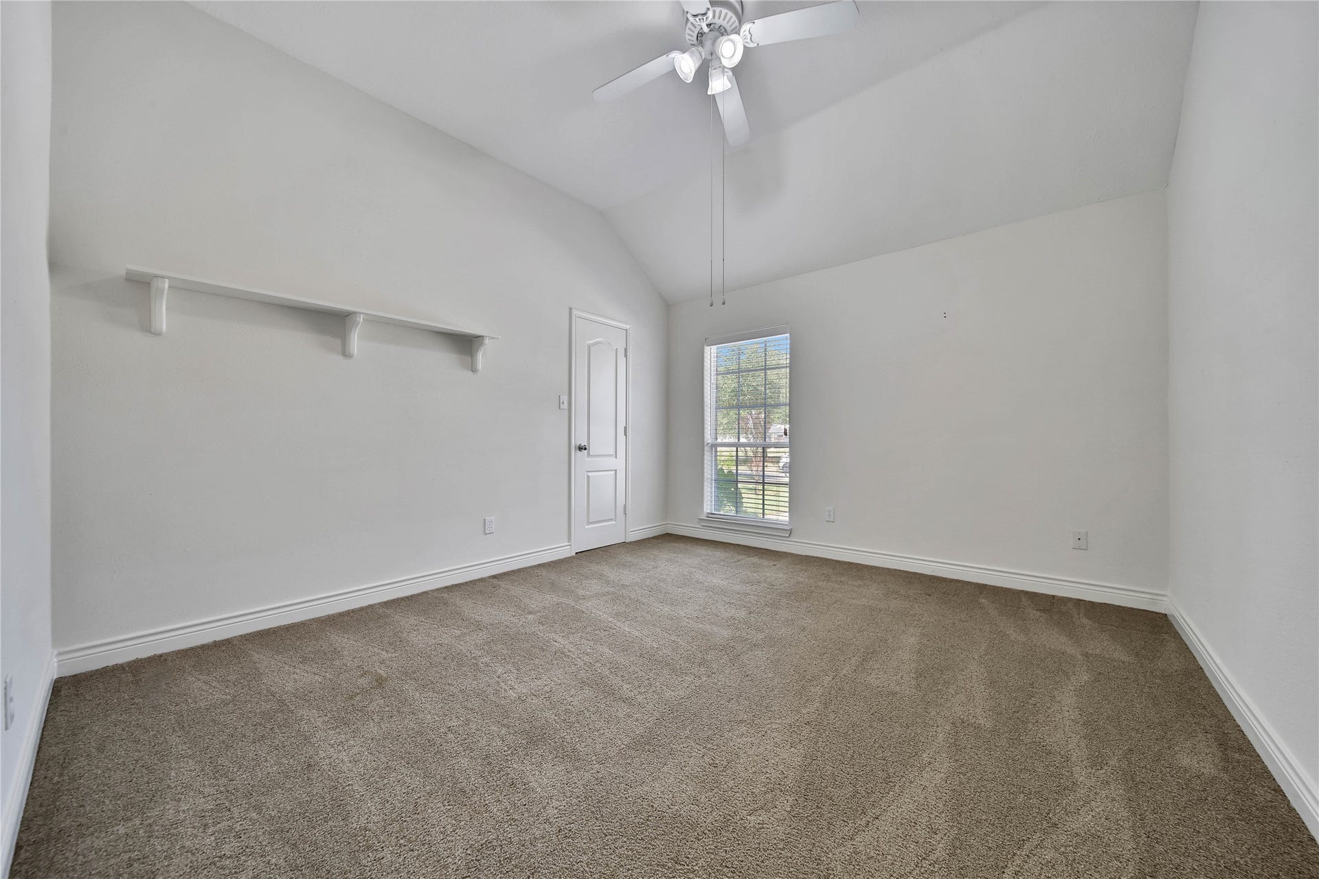 5918 Greenway Manor Lane, Spring, TX 77373 Inviting spacious secondary bedroom with abundant natural light.
