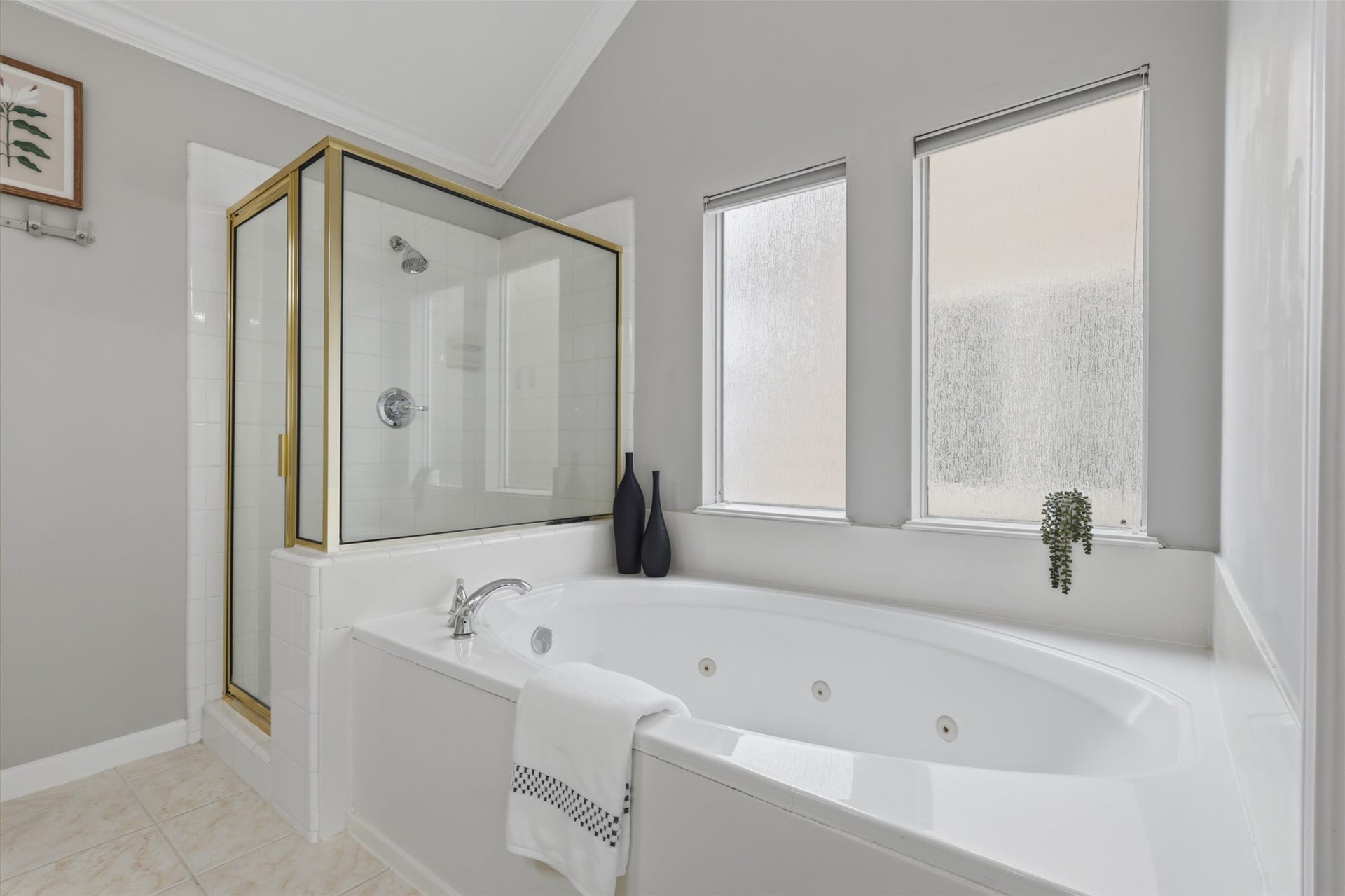 Spa-Like Bath with Tub