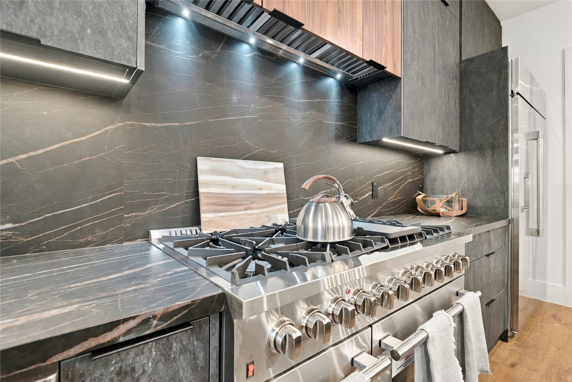 4629 Pine Street, Bellaire, TX 77401 Spacious living area seamlessly connected to the kitchen, featuring modern finishes and abundant natural light.