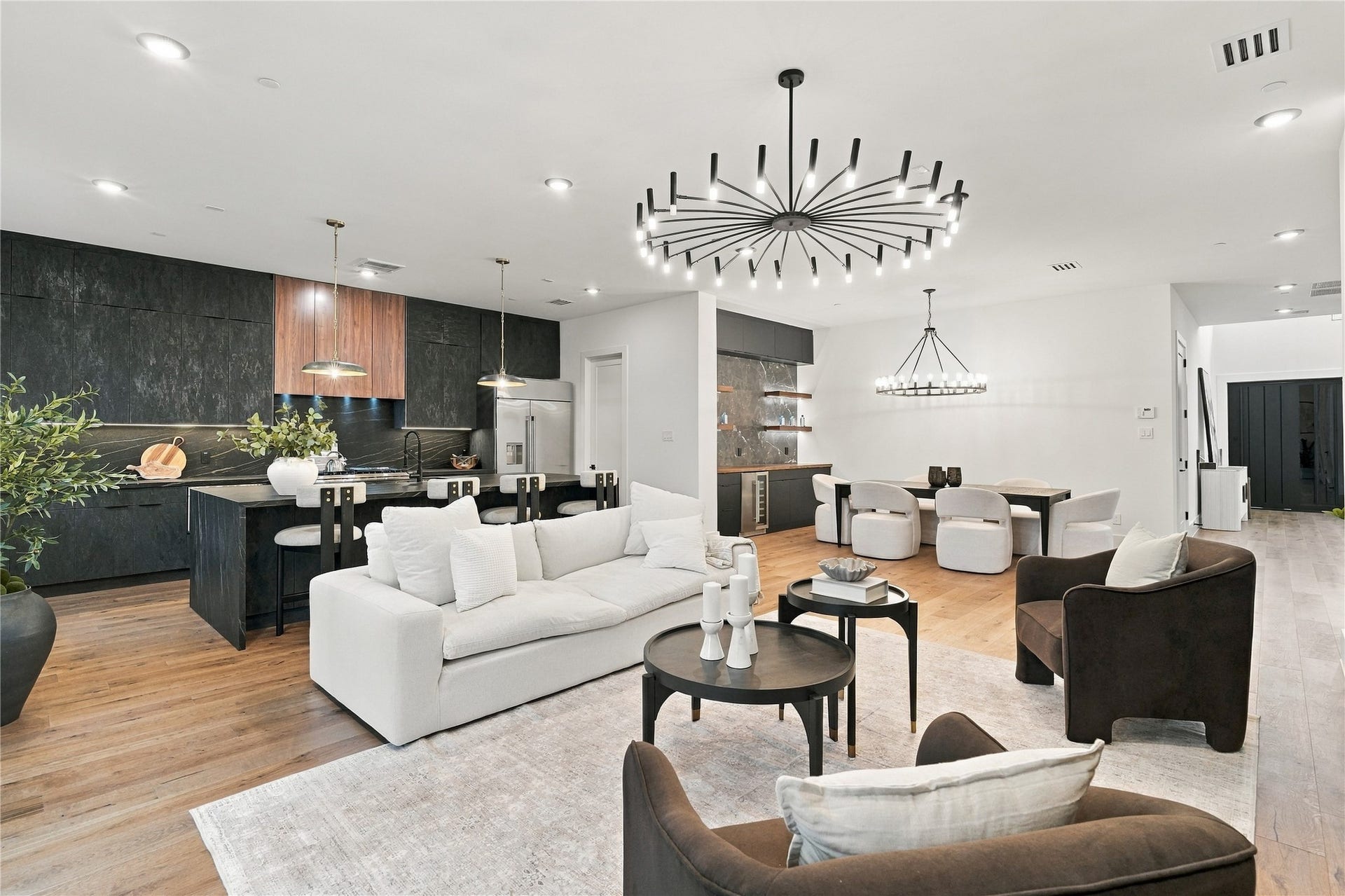 4629 Pine Street, Bellaire, TX 77401 Luxurious open-concept living and dining area with designer lighting and a stylish modern kitchen.