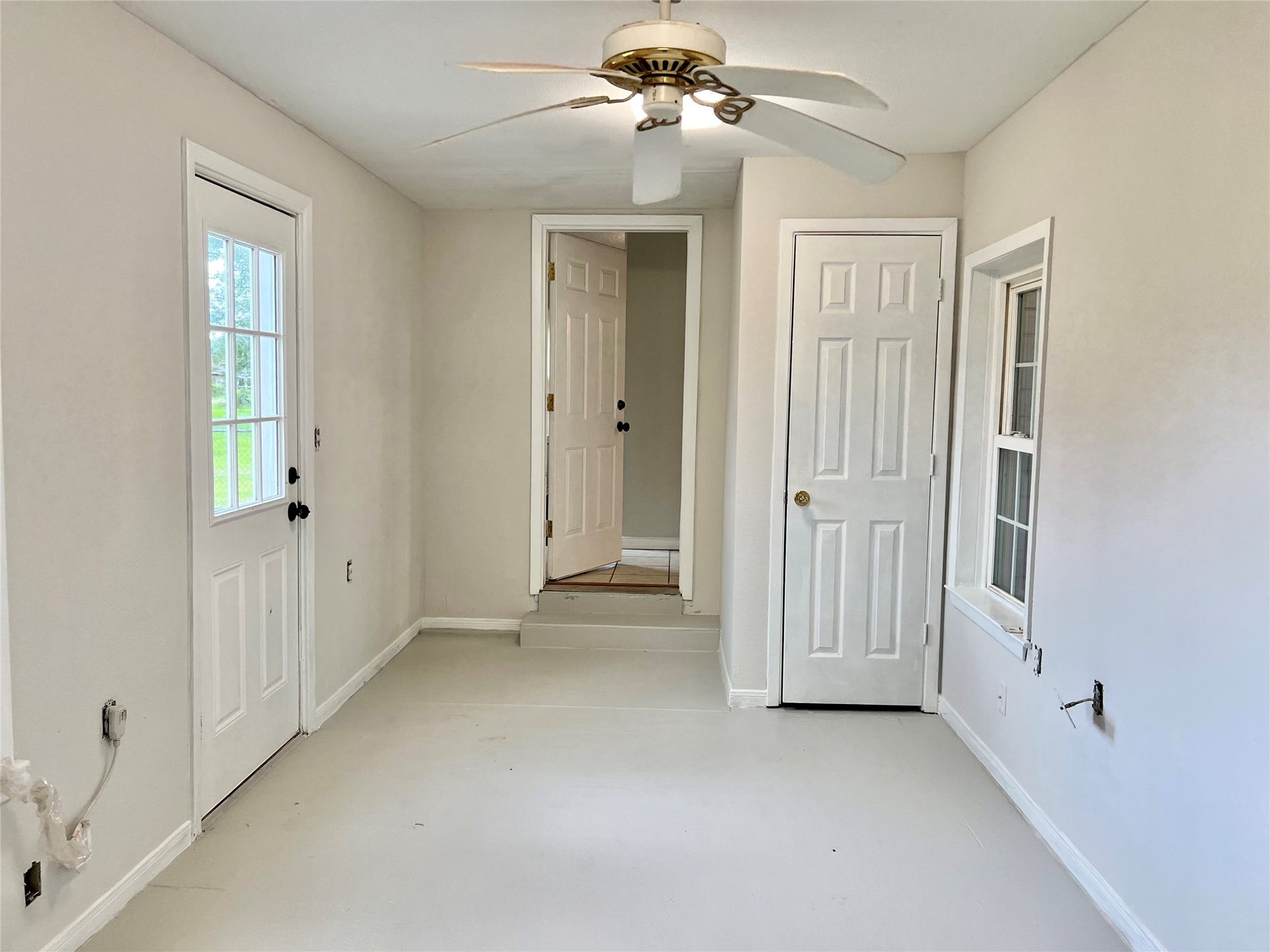 14414 2nd Street Street, Santa Fe, TX 77517 This is the view of that flex room from the other side, showing a large closet . It also has washer and dryer connections in this room AND in the oversized garage, so whichever is your preference you are set up.