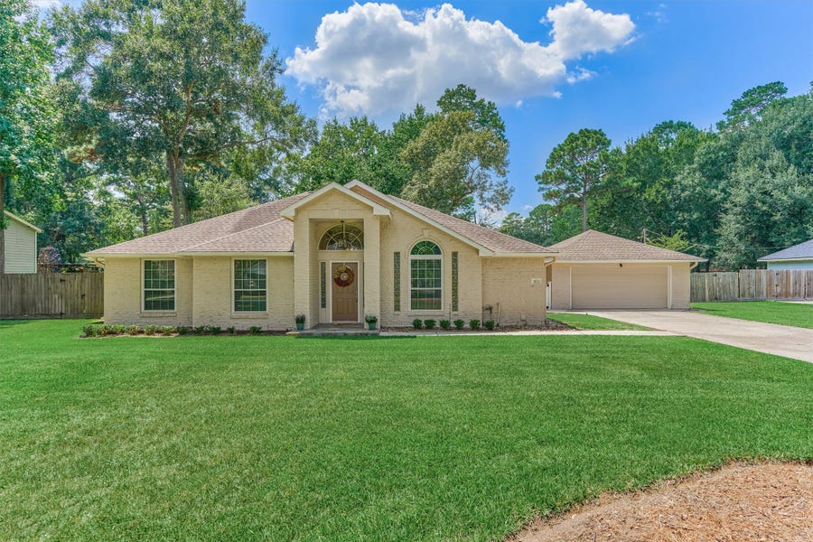Property photo for 903 Mesquite Drive, Magnolia, TX