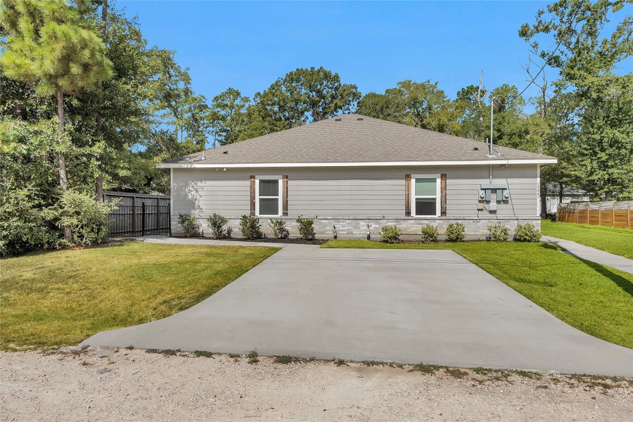 Property photo for 15841 Beechnut Dr, Montgomery, TX