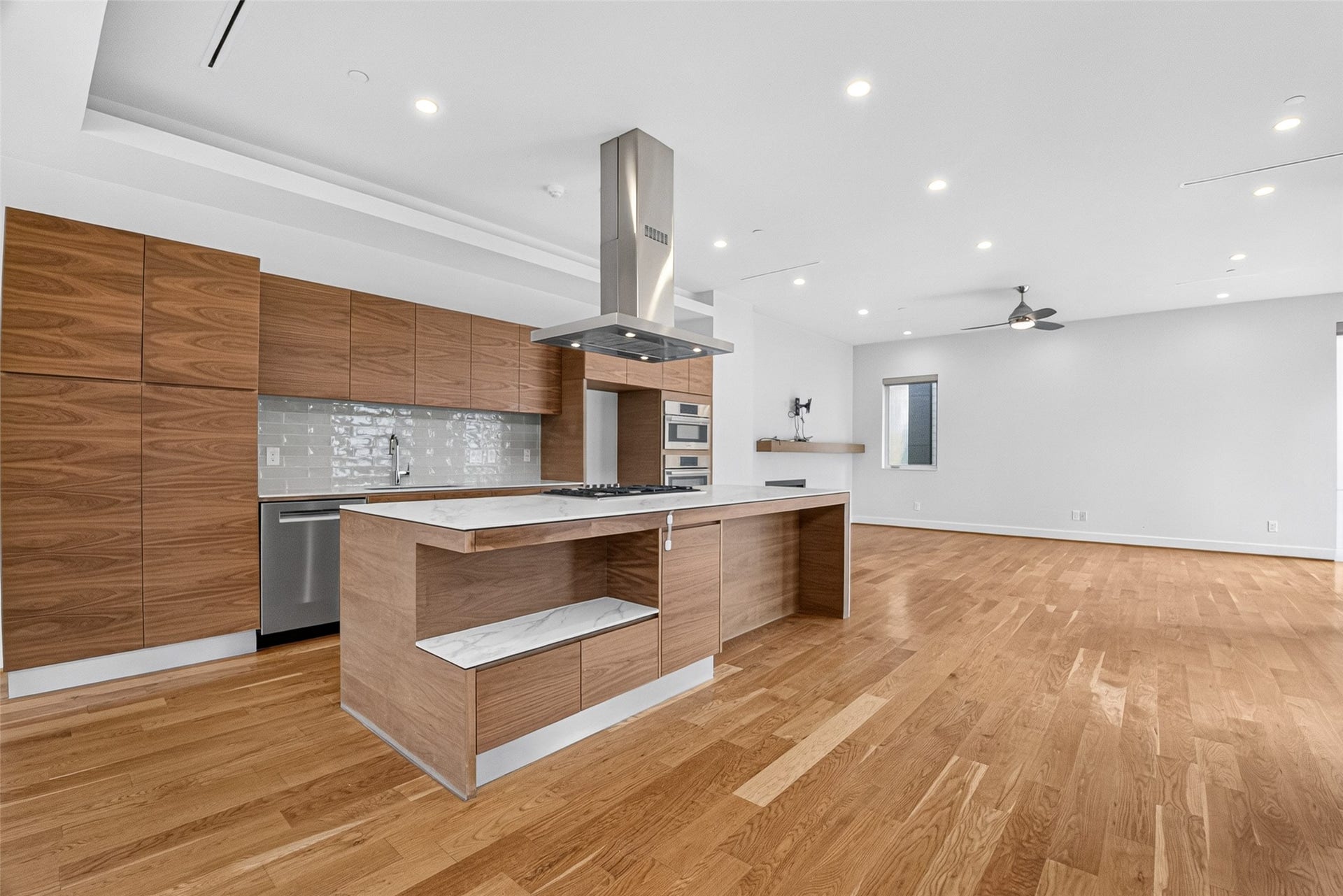 4717 Jackson Street, #A, Houston, TX 77004 Modern Kitchen