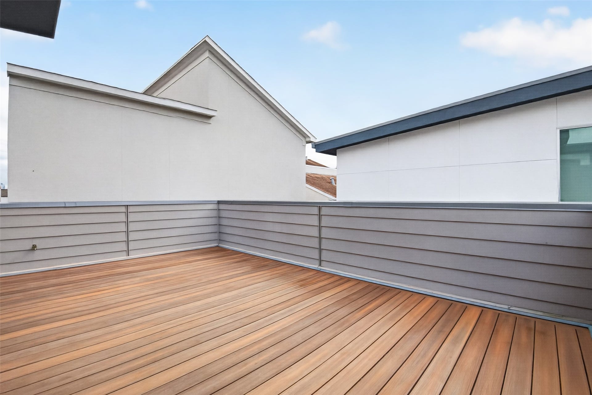 4717 Jackson Street, #A, Houston, TX 77004 Terrace with gas connection ready for BBQ