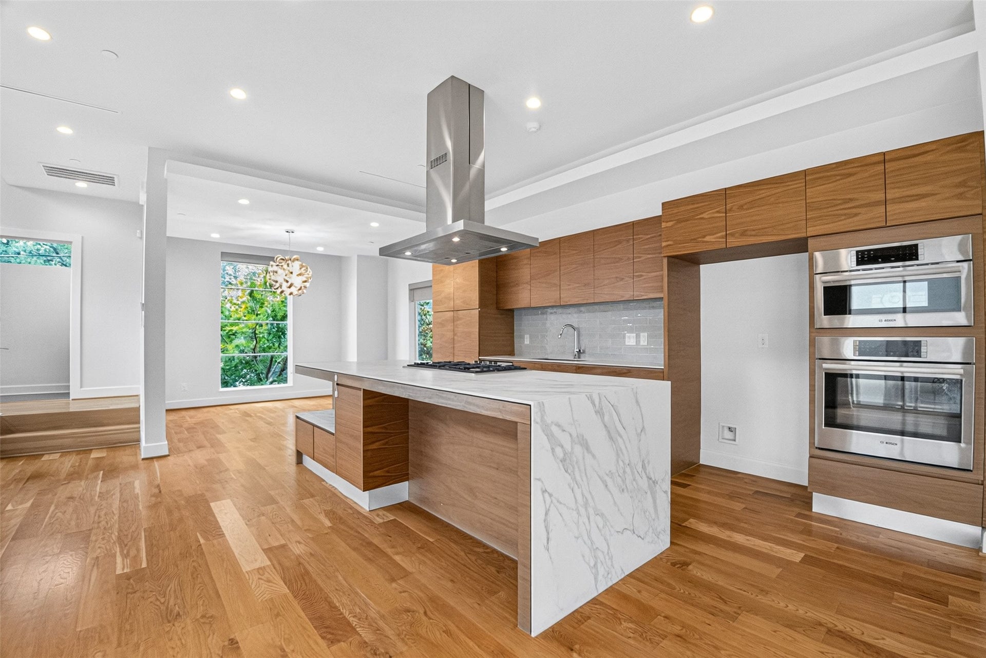 4717 Jackson Street, #A, Houston, TX 77004 Modern Kitchen