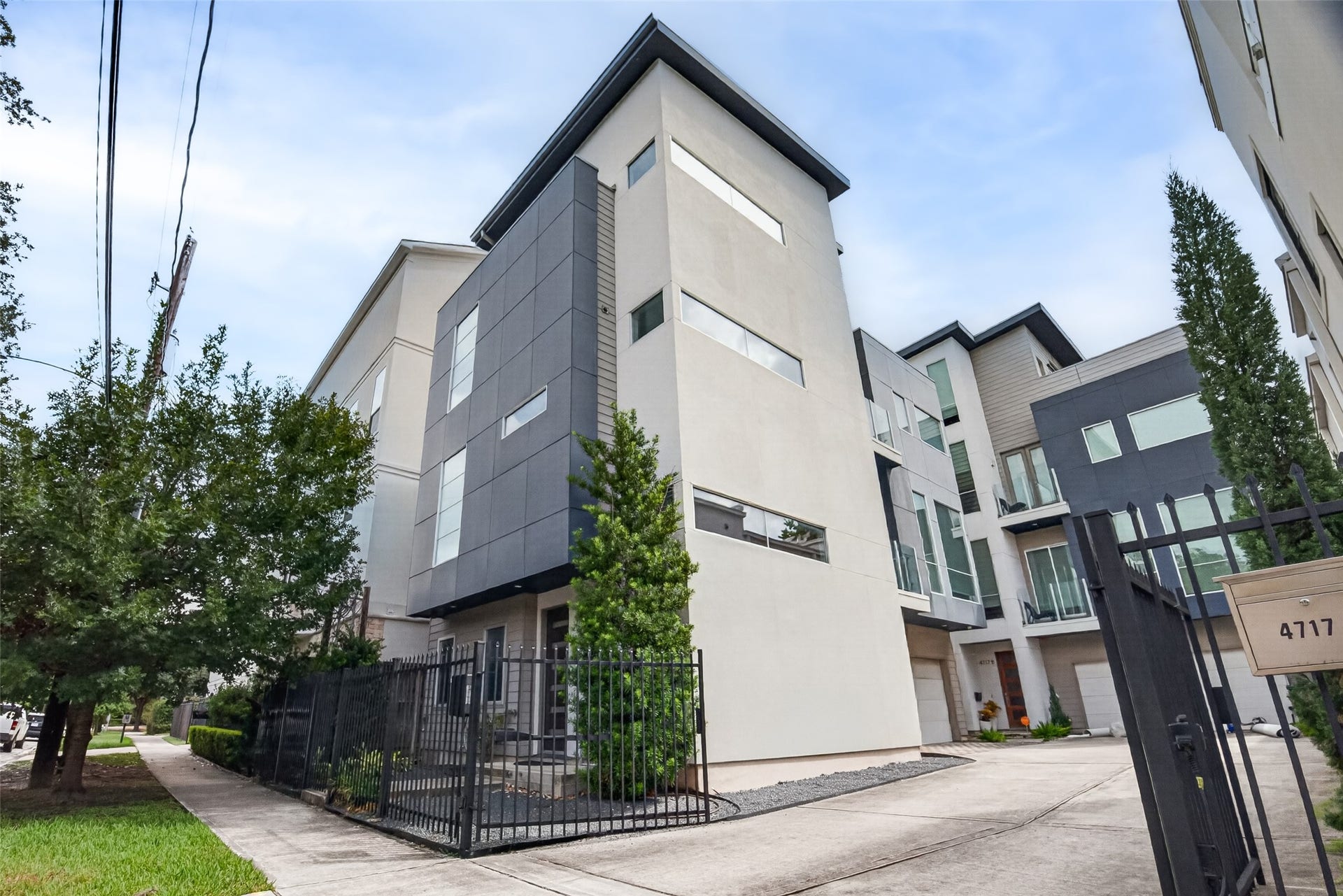 4717 Jackson Street, #A, Houston, TX 77004 It is a UNQIUE