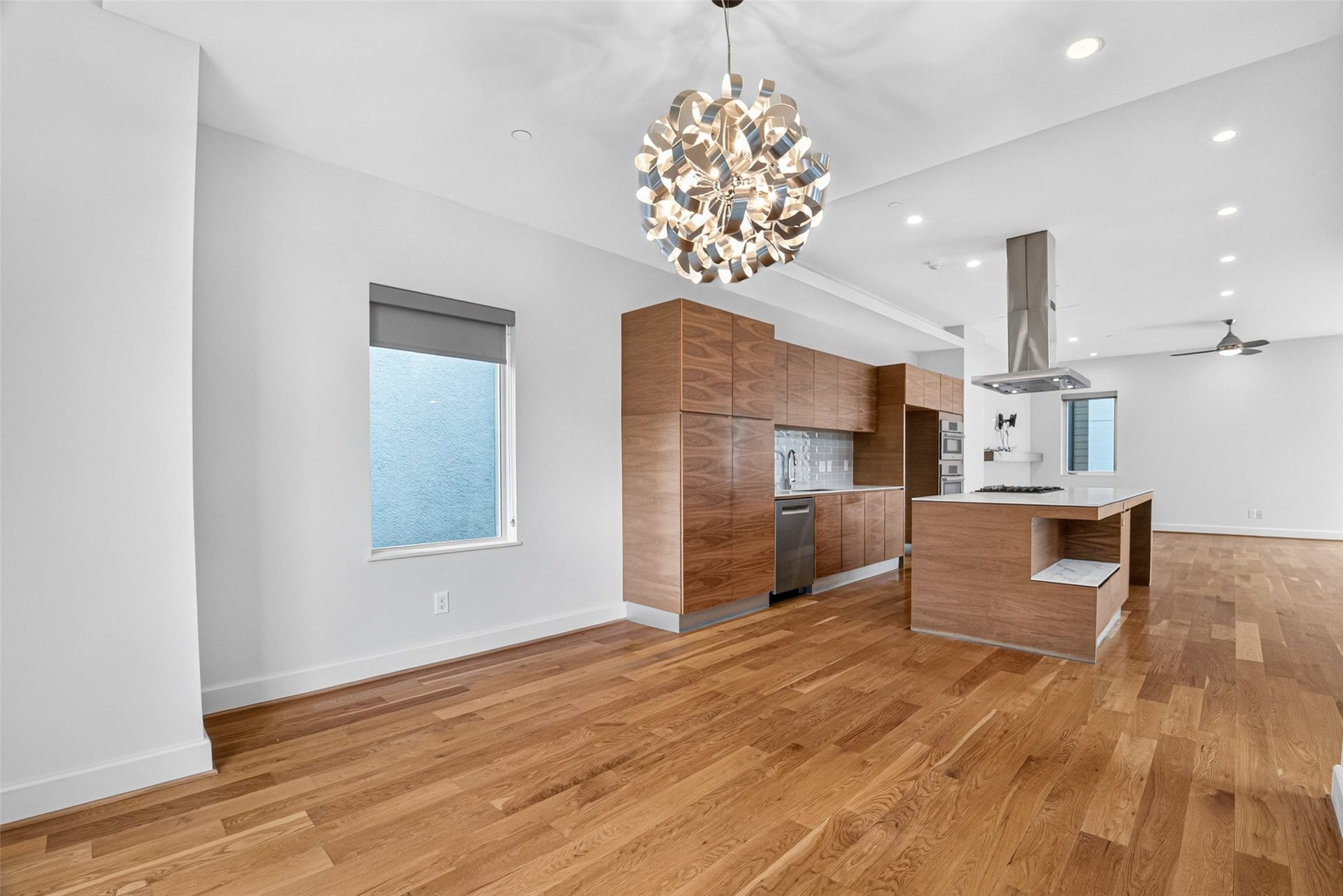 4717 Jackson Street, #A, Houston, TX 77004 Open Directly to Kitchen for easy access