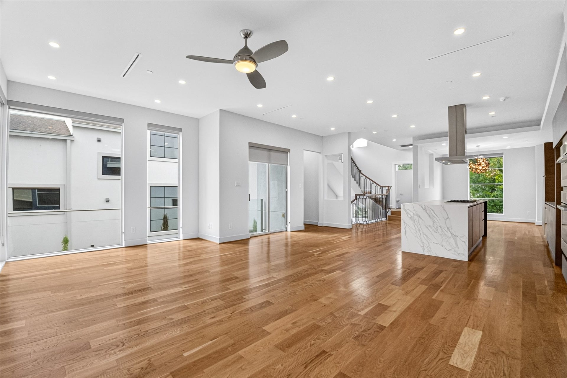 4717 Jackson Street, #A, Houston, TX 77004 it has a small balcony too