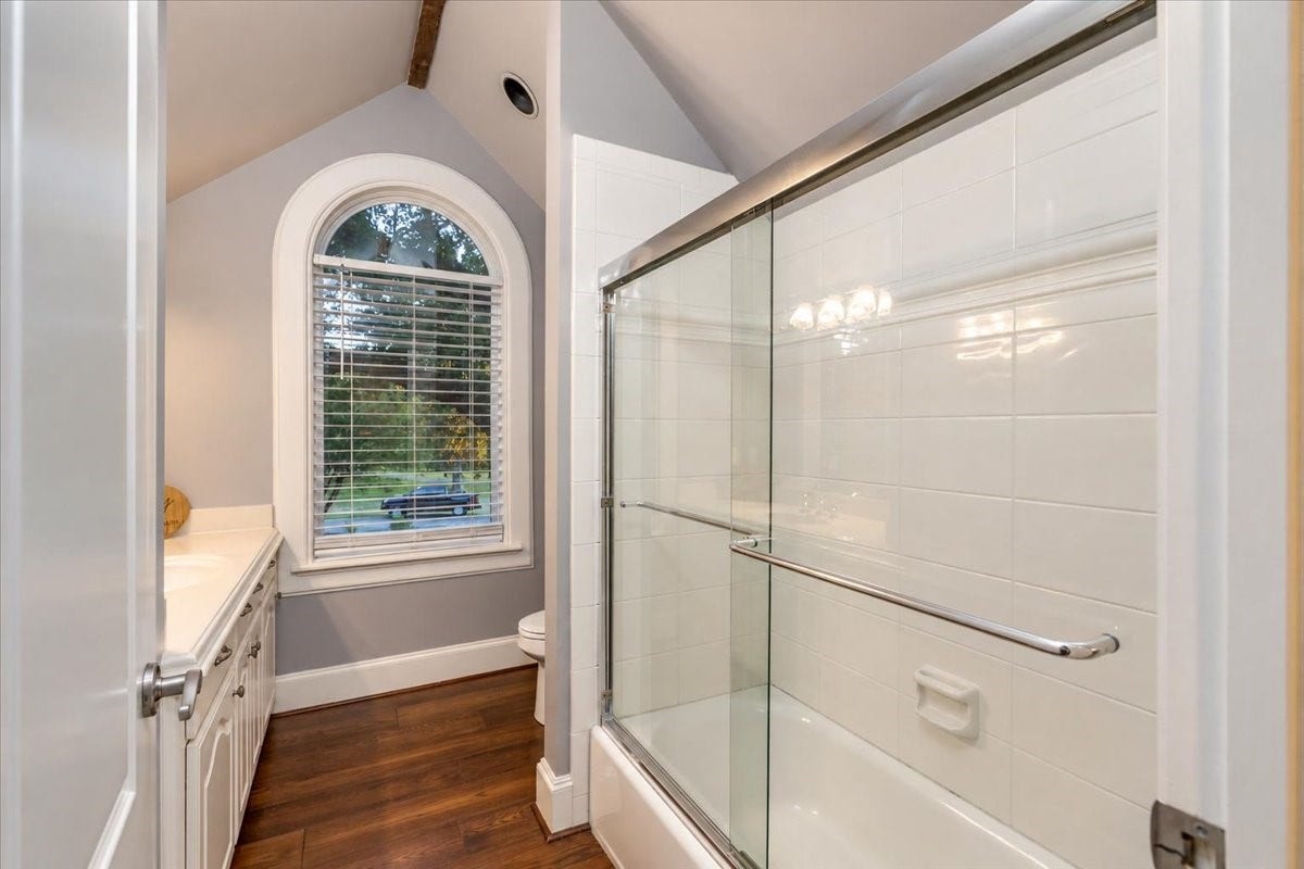 8514 Haven Way, Tomball, TX 77375 Another full bath upstairs.