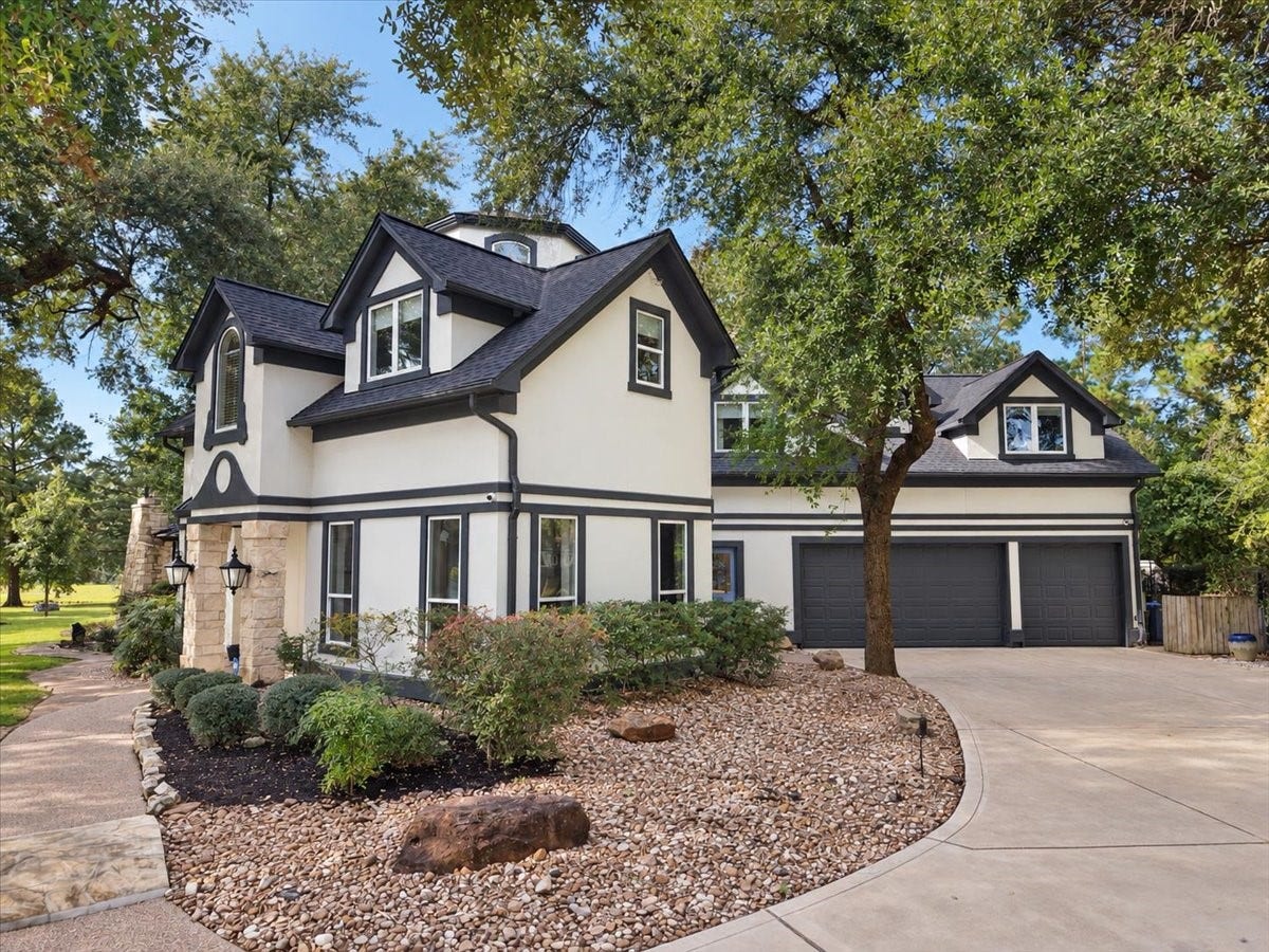 8514 Haven Way, Tomball, TX 77375 Great curb appeal from every angle! A three-car garage, new concrete driveway, and mature oaks complete this Haven Lake Estates home.