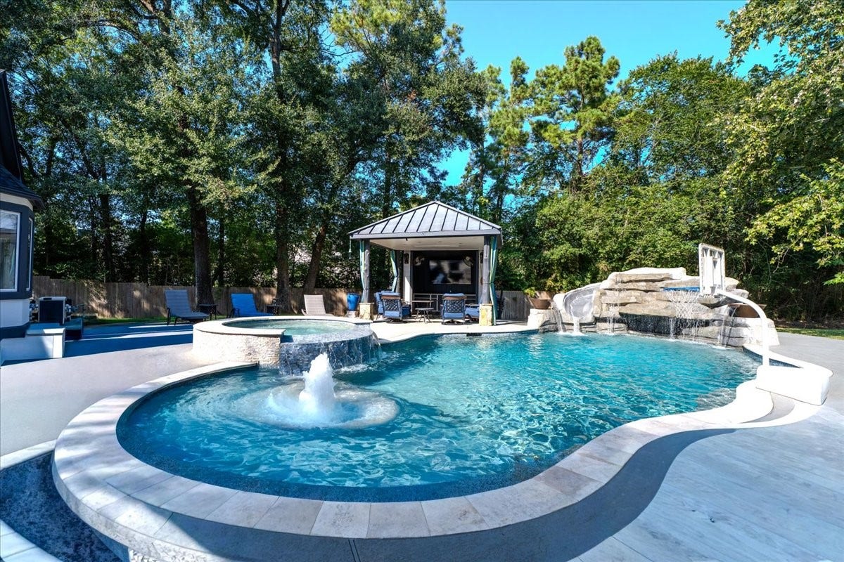 8514 Haven Way, Tomball, TX 77375 Picture yourself here! Endless summer fun is waiting just steps from your back door.